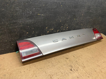 1995 1996 Toyota Camry Center Trunk Rear Tail Light OEM Y6599 DG1