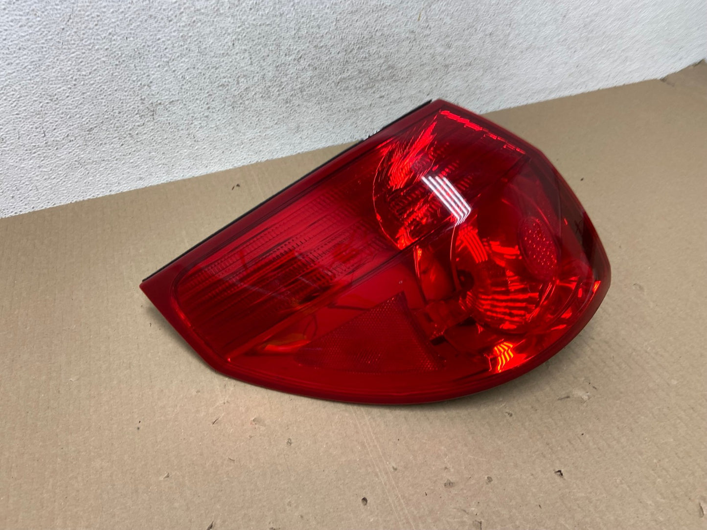 2006 to 2010 Toyota Sienna Left Driver LH Side Tail Light AE6976 LK2