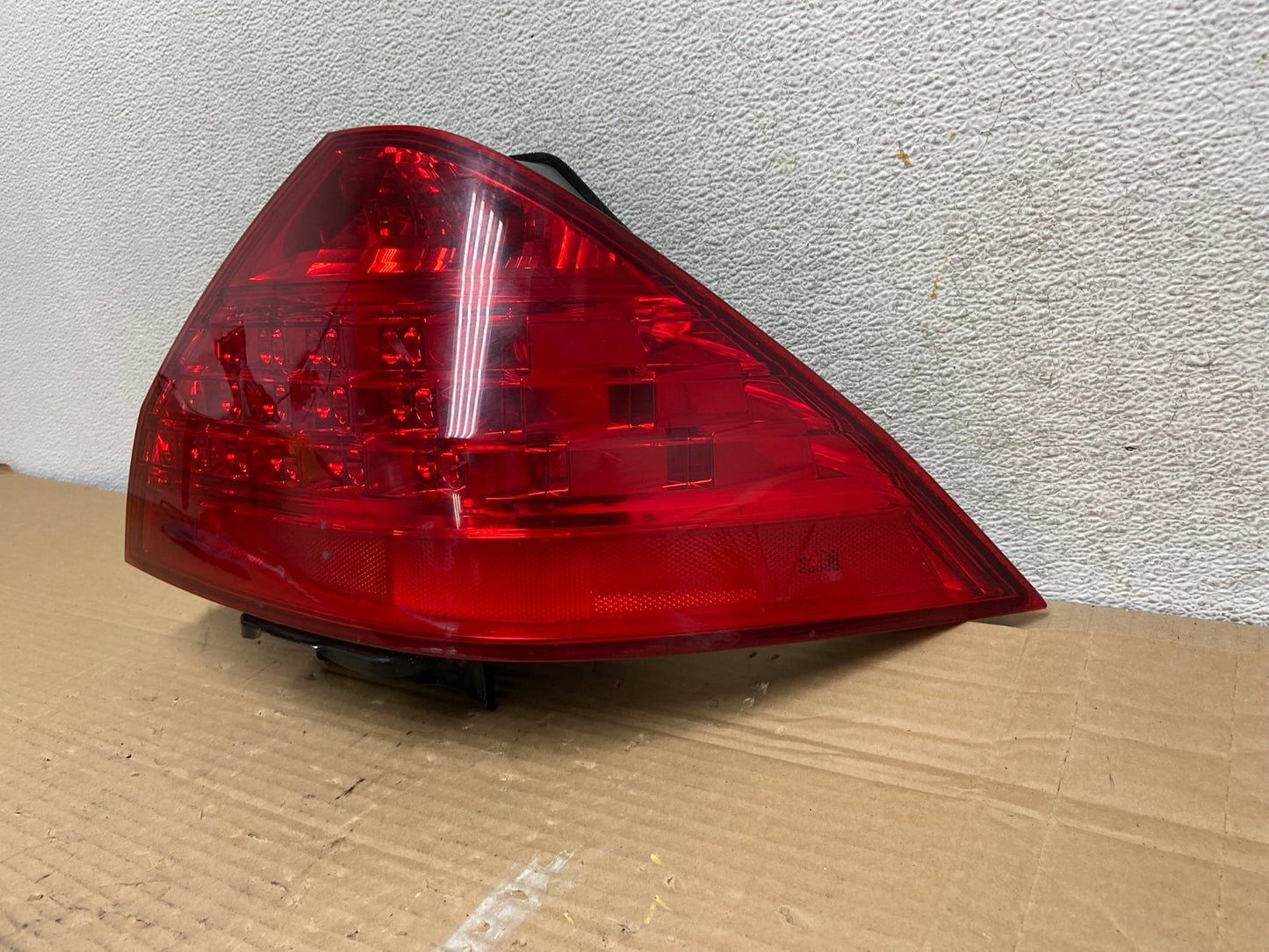 2006 - 2007 Honda Accord Right Passenger Side Tail light AG9042 LK2