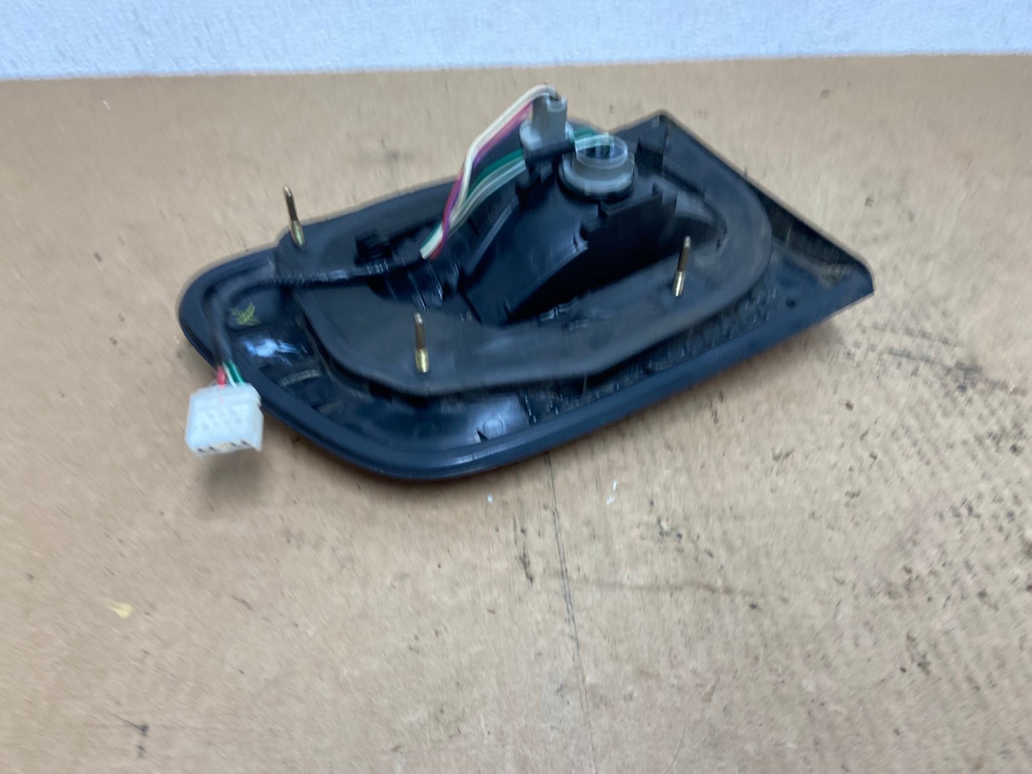 2001 - 2003 Toyota Sienna Right Passenger Rh Side Inner Tail Light OEM AC3070 LK3