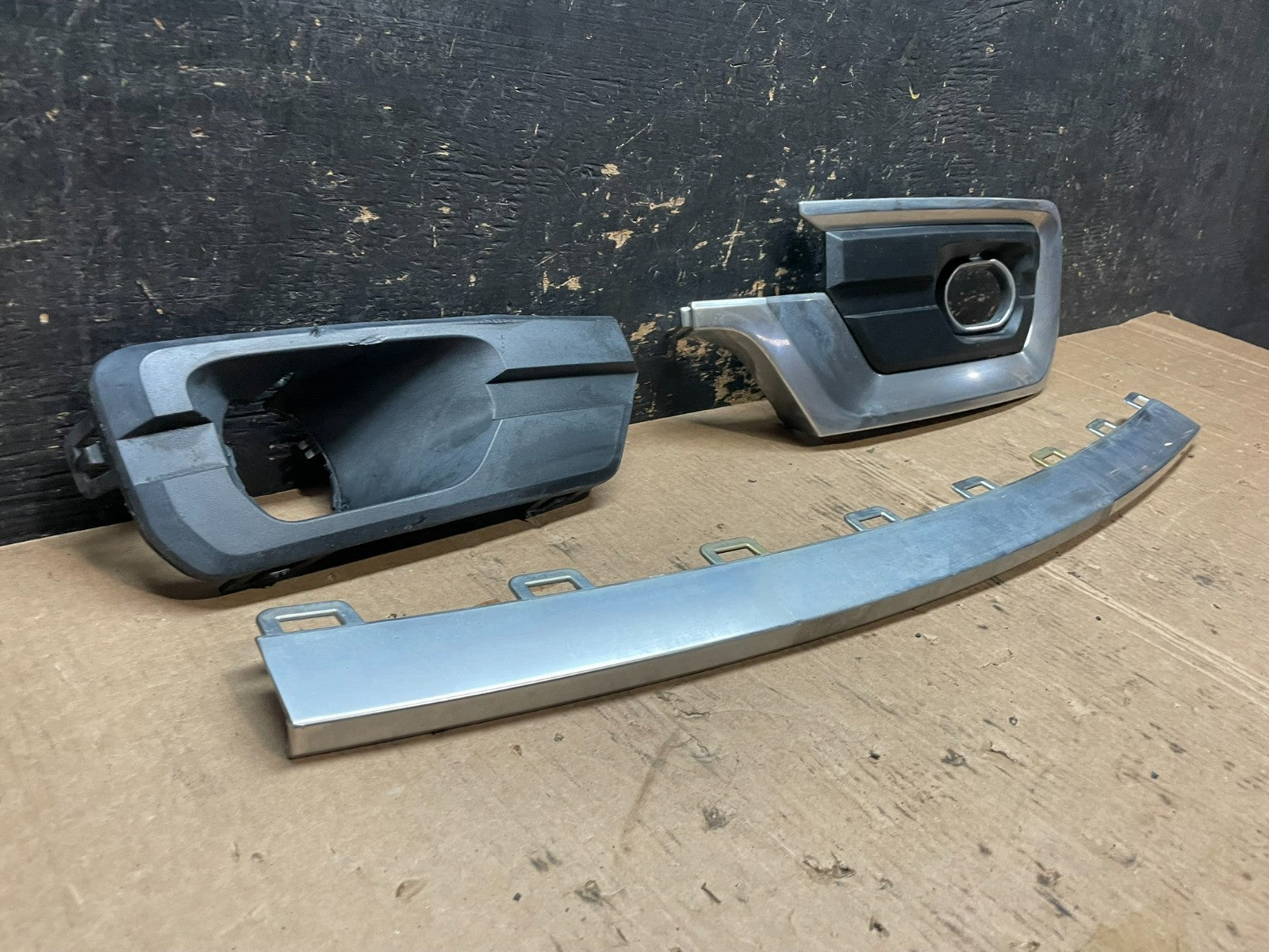 2013 to 2016 GMC Acadia Right+Left Lower  Fog Light Bezel Trim OEM Z5991  DG1