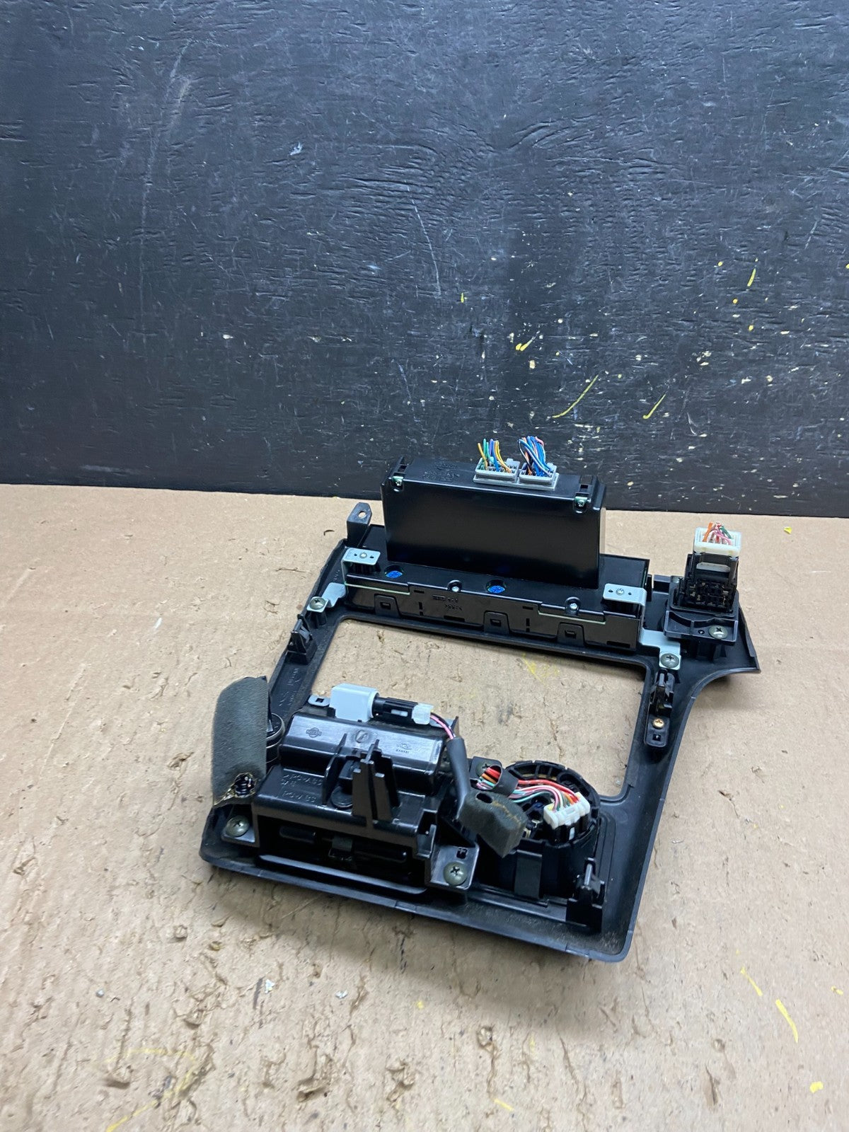 2003-2004 Nissan Pathfinder Radio A/C Heat Temperature Climate Control t6448 DG6
