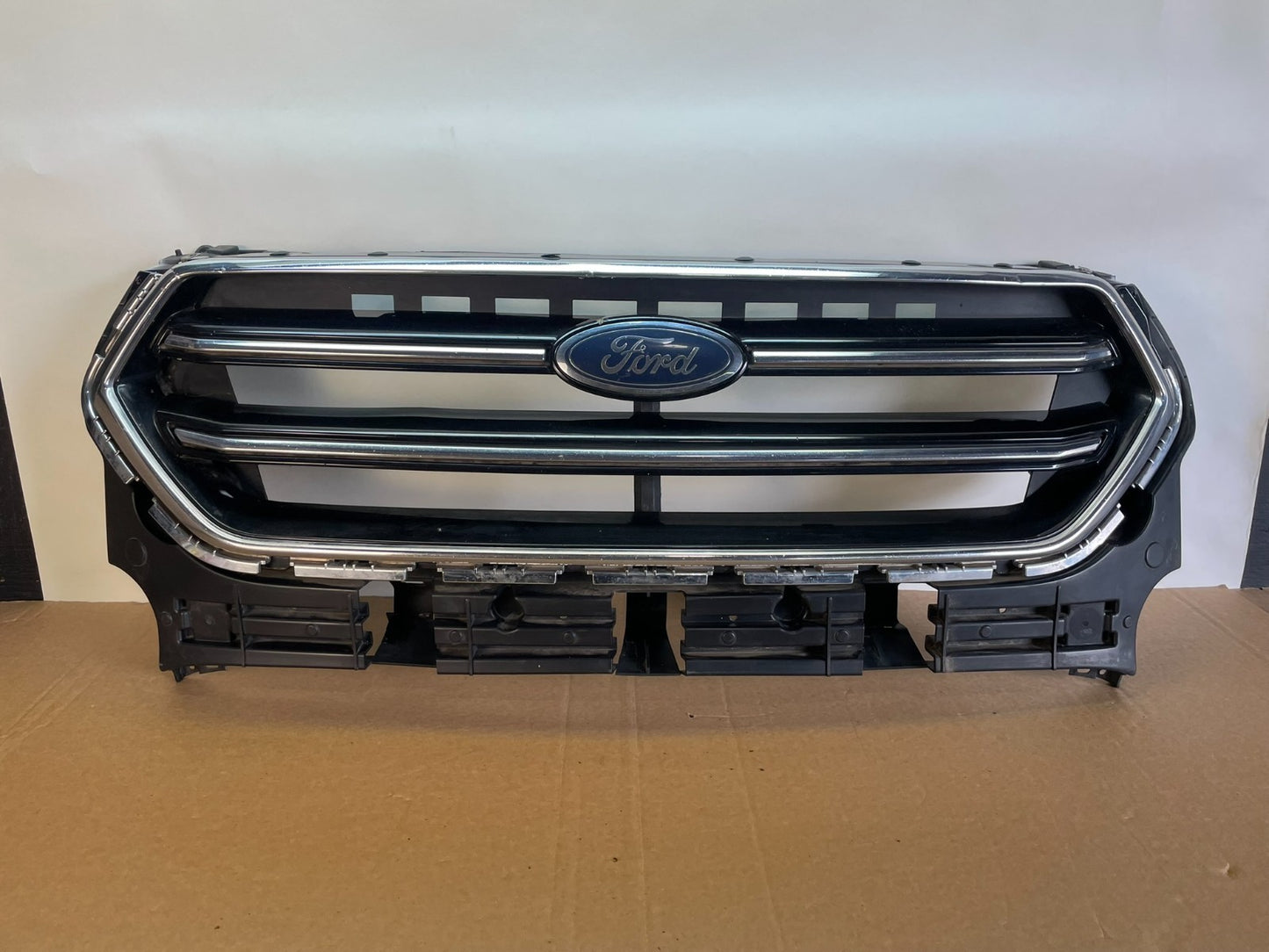 2017 2018 2019 Ford Escape Front Upper Black Grill Grille AG9978 DG0