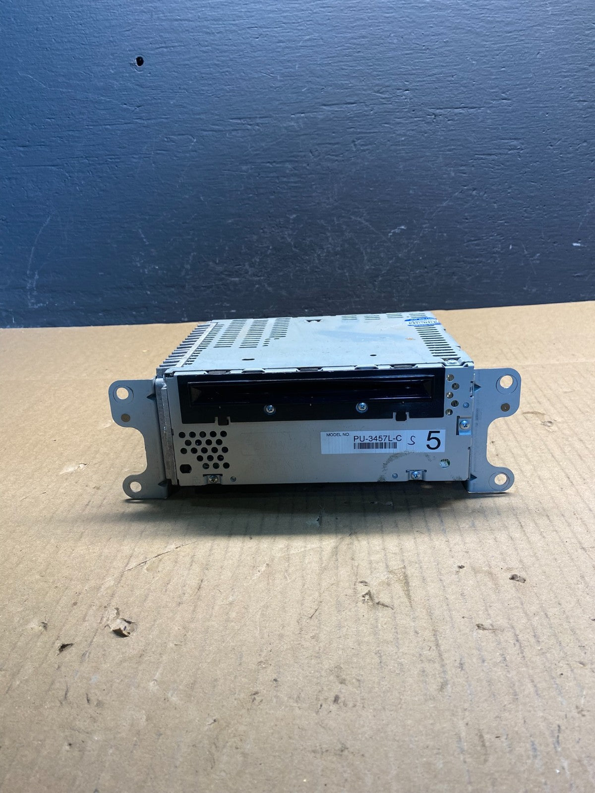 2011 to 2013 Ford Explorer Audio Equipment Radio Receiver AM FM CD ac2477 DG0