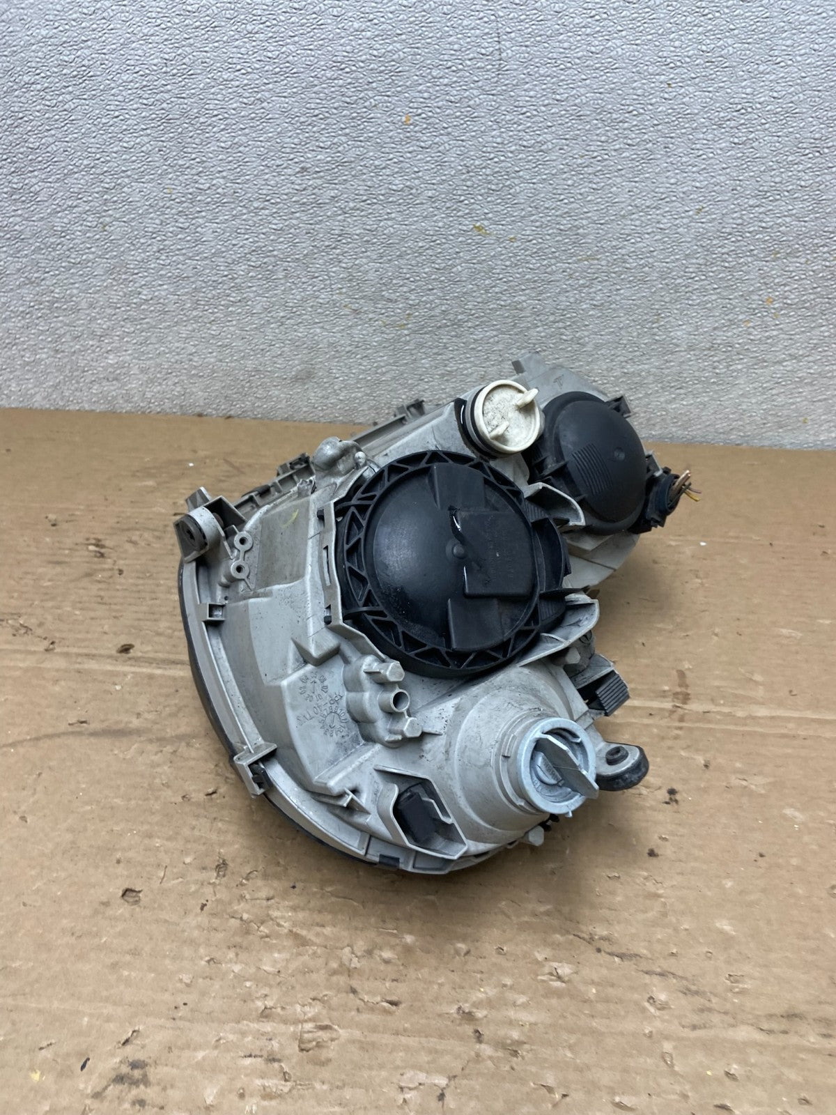 2005 to 2007 Mercedes-Benz C-Class Right Passenger Side Headlight AB4893 DW9