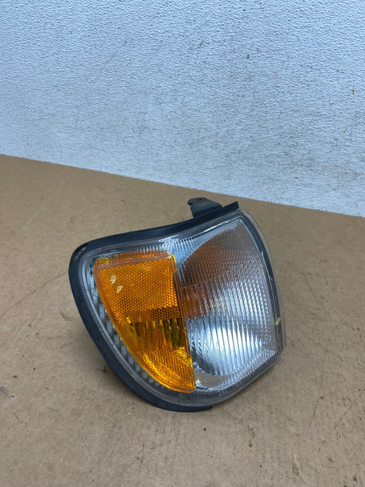 1999 to 2004 Nissan Pathfinder Right Corner Park Light Turn Signal AE3130 LK2