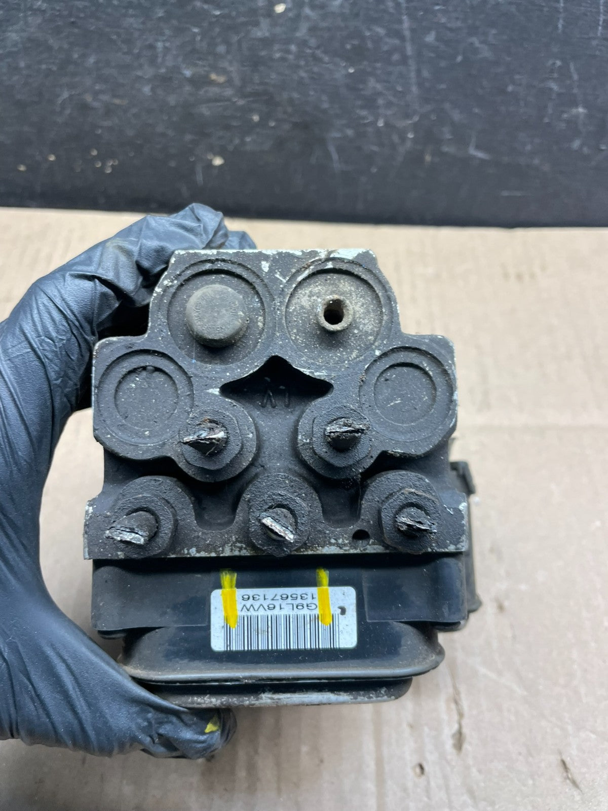 2004-07 Chevrolet Express ABS Pump Control OEM 13567136 Module R9383 DG4