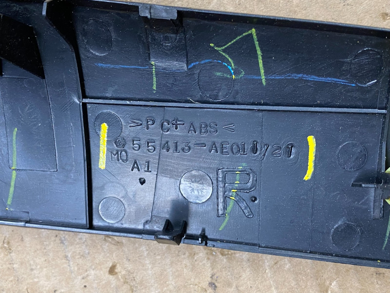 2004 to 2010 Toyota Sienna Right Side Radio Switches Bezel Trim AB8808 DG5