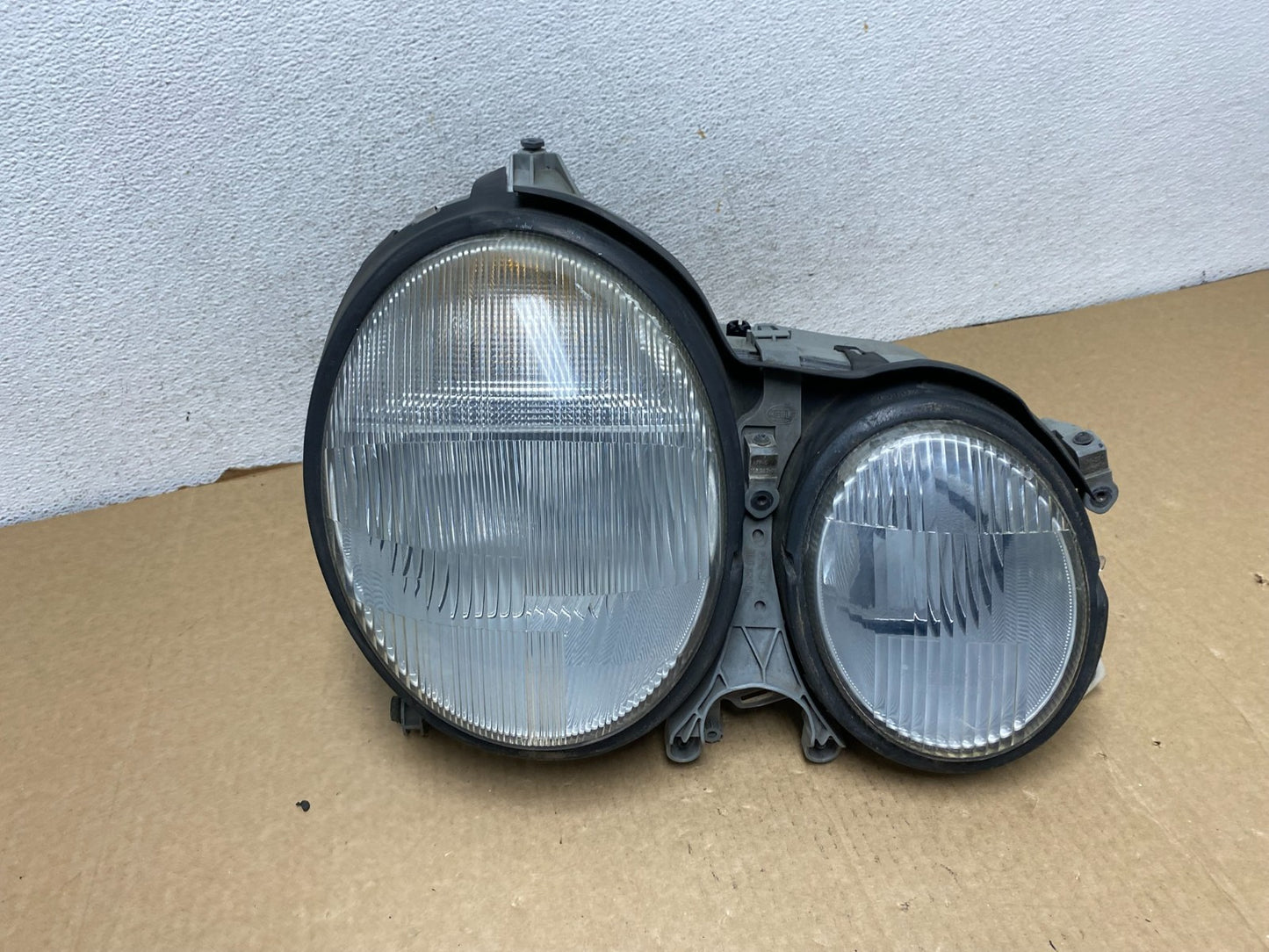 2000-2002 Mercedes E E320 E430 Right Passenger Halogen Headlight AG2005 DW0