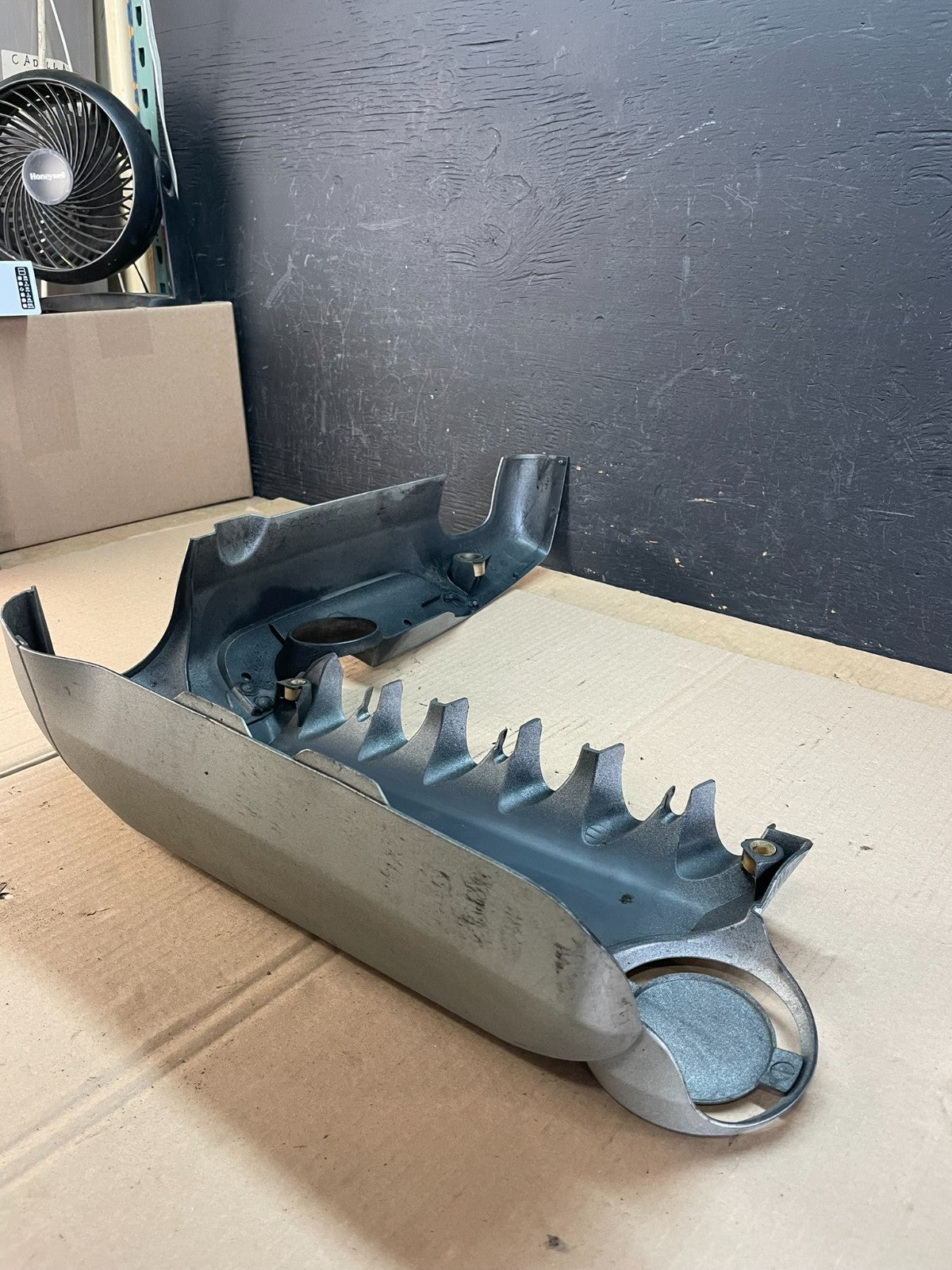 2004 to 2006 Porsche Cayenne 3.2L V6 Engine Motor Cover AD86244