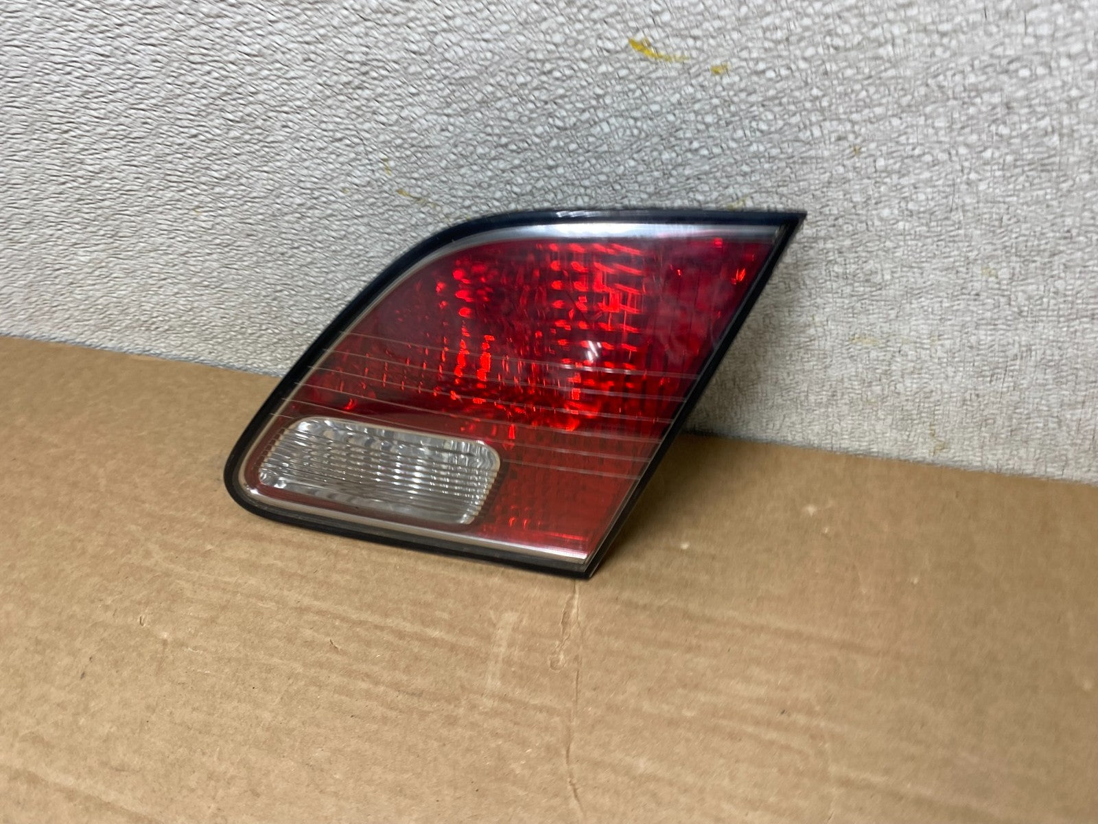 2002 2003 2004 Lexus Es300 Es330 Right Passenger Inner Tail Light Oem Z1293 DW1