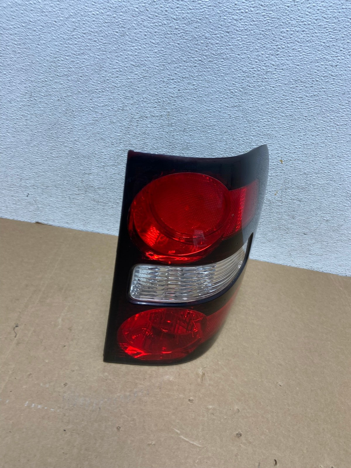 2006 to 2010 Ford Explorer Right Passenger Side Tail light AF9921 LK2