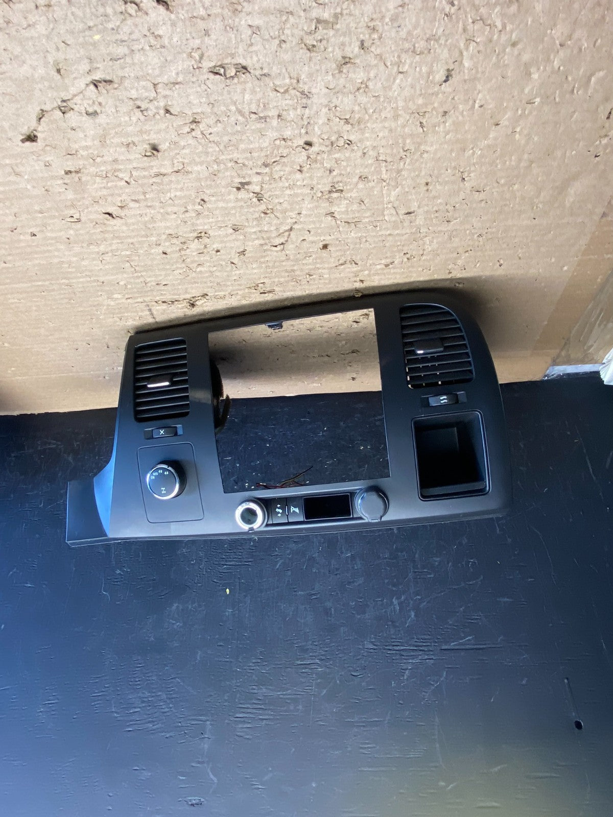 2007 to 2014 Silverado Sierra Center Console Radio Bezel Air Vents AG8752 DG0