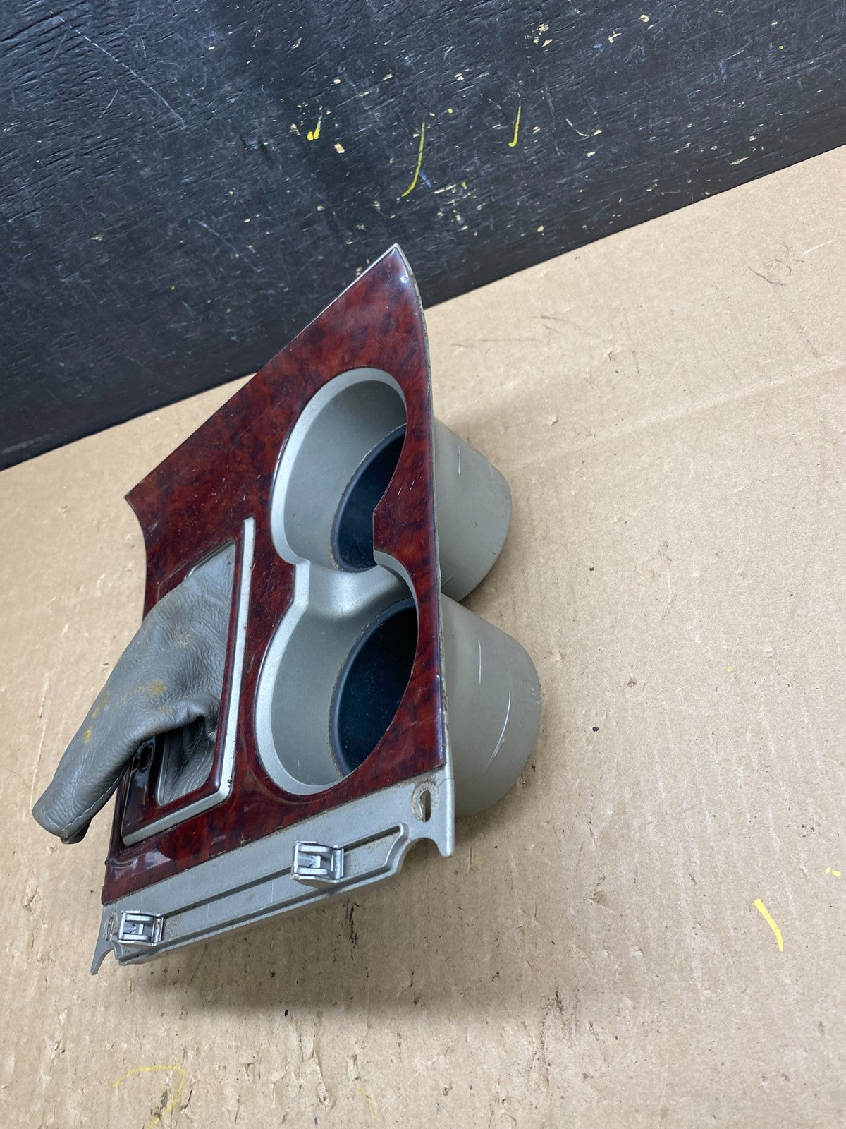 2003 to 2004 Lincoln Navigator Floor Shifter Gear Cup Holder Bezel T4798 PS1