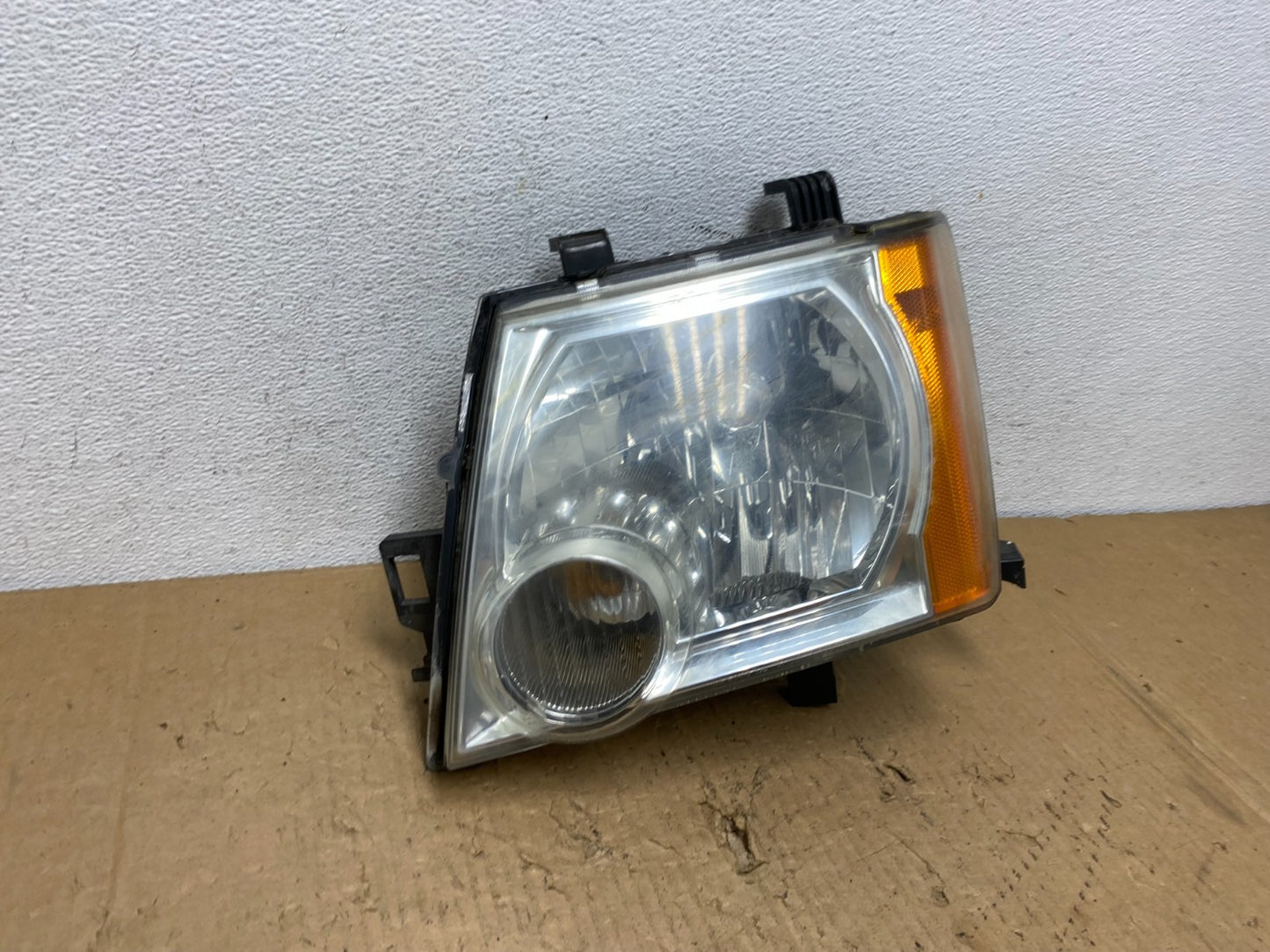 2005 - 2015 Nissan Xterra Driver Left LH Side Headlight AD2477 DW2