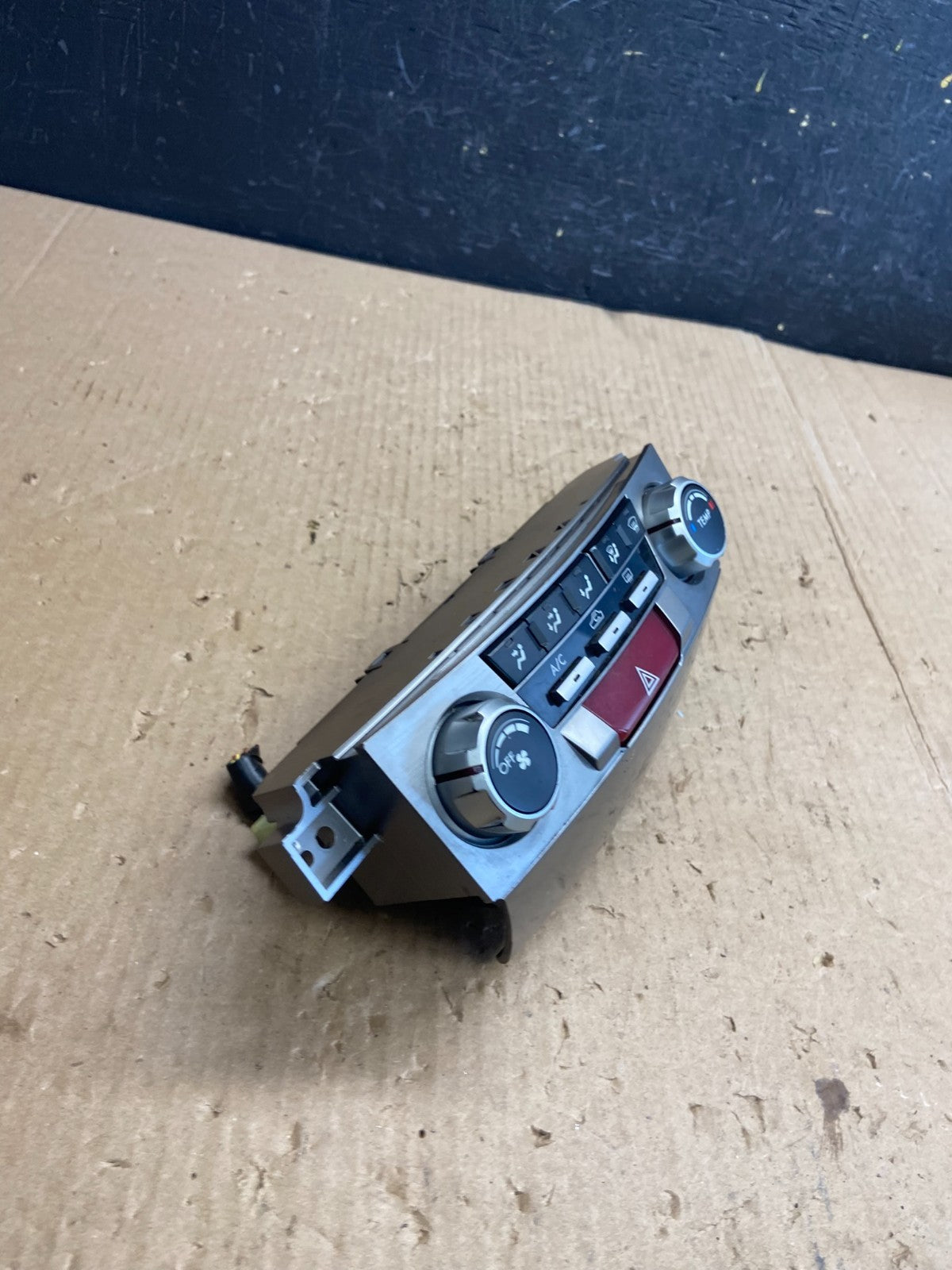 2010 - 2014 Subaru Outback Legacy A/C Heater Climate Control Unit AE3934 DG1