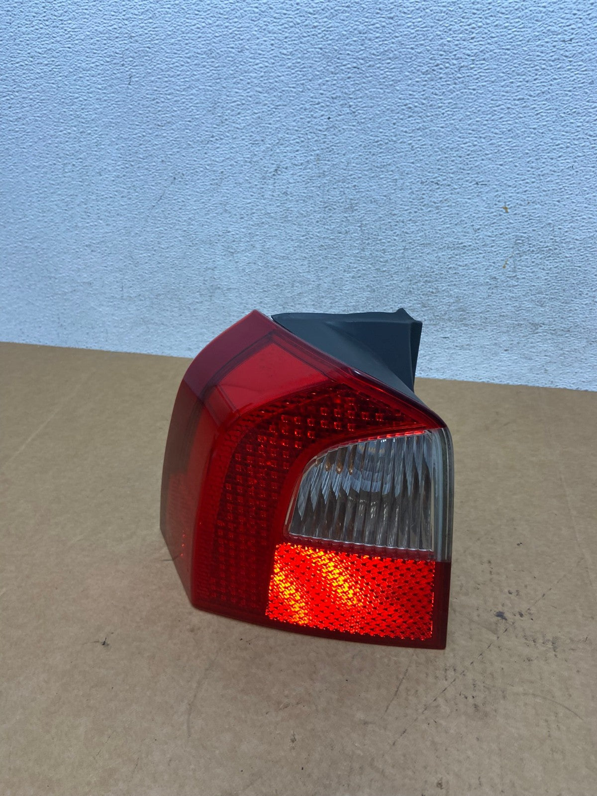 2008 to 2013 Volvo XC70 V70 Left Driver LH Tail Light Lower AE2978 LK0