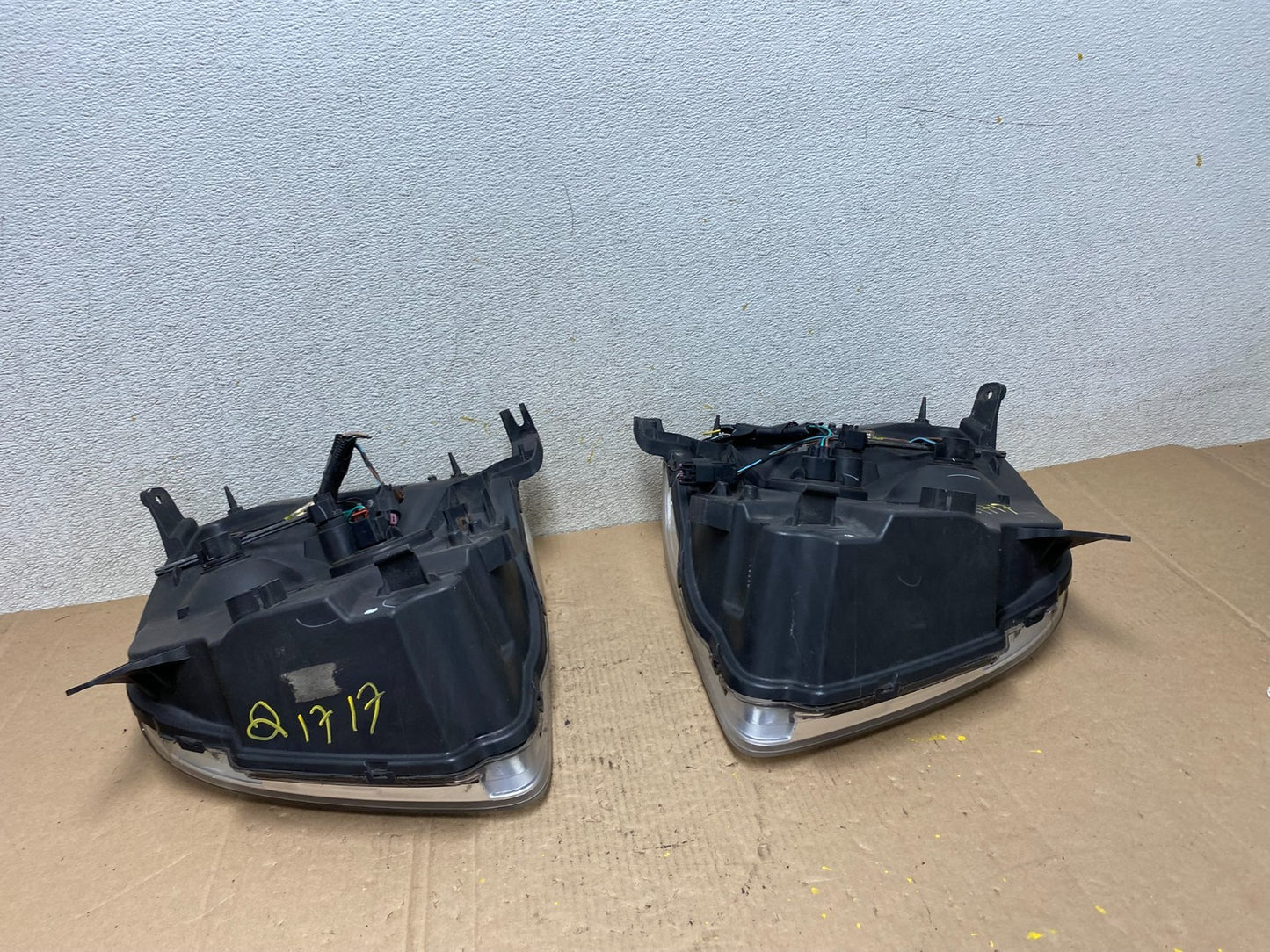 2007 - 2014 GMC Yukon Halogen Headlights Left+Right Side Set Q1717 DW19