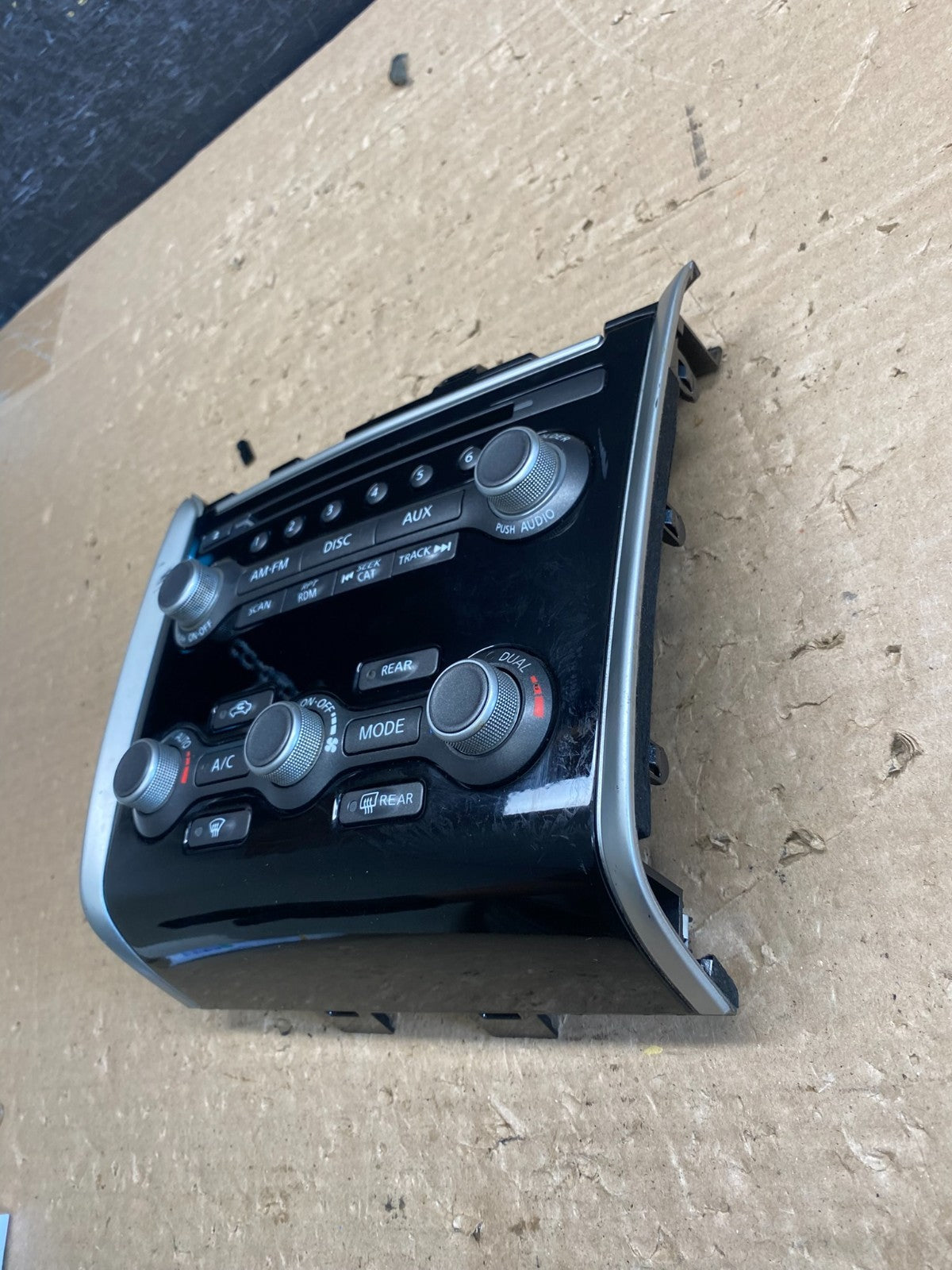 2013 to 2016 Nissan Pathfinder Radio Temperature Climate Control AG8500 DG3