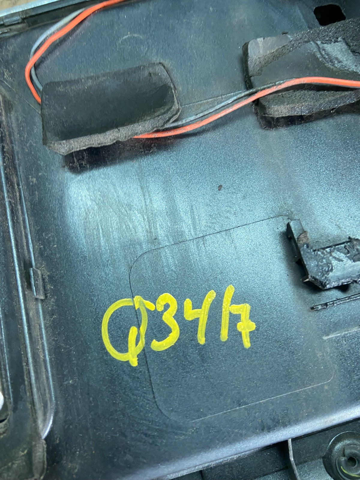 2004 to 2007 Infiniti QX56 License Plate Bracket With Camera Q3417 DG13