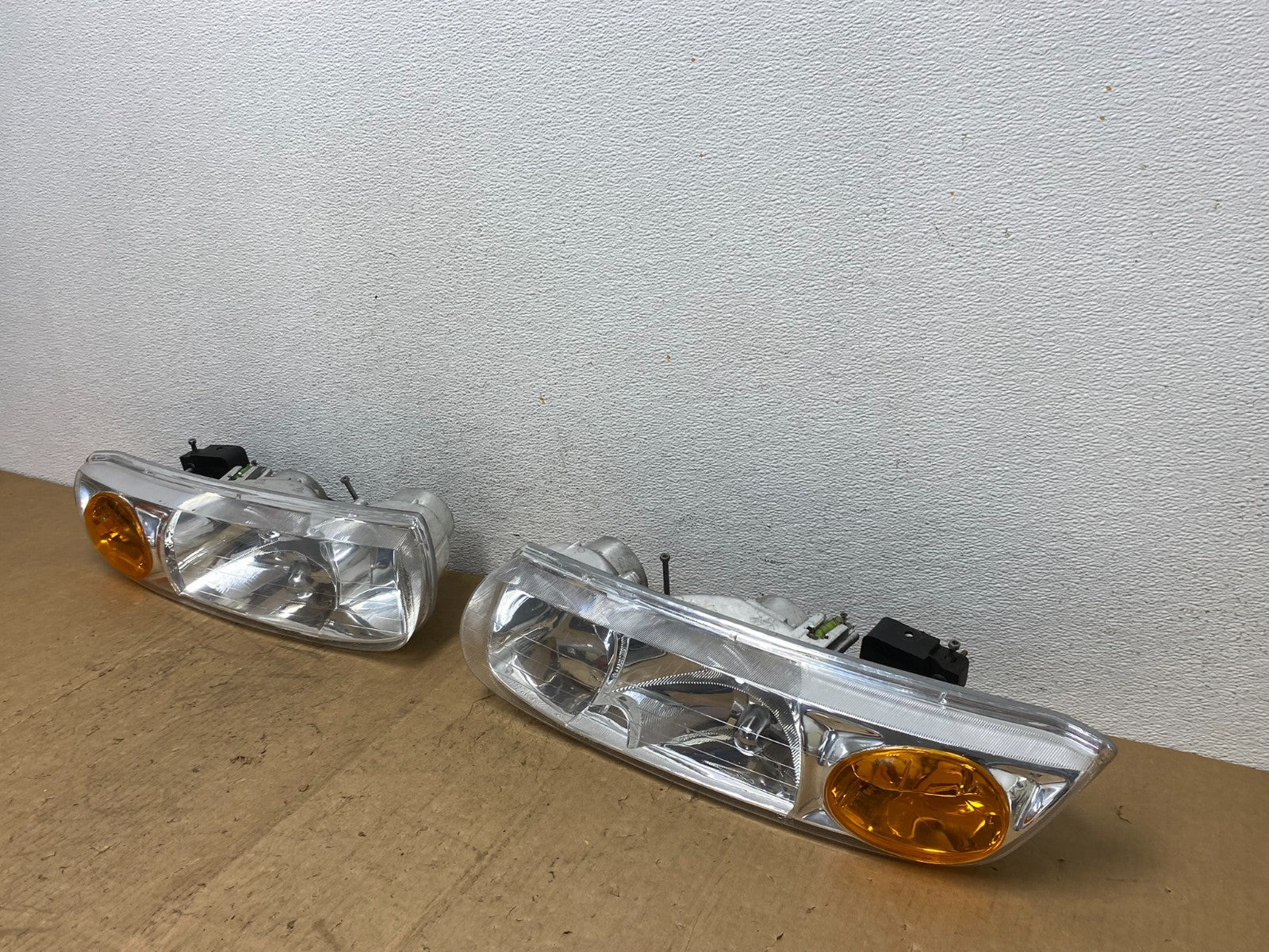 1998 - 2002 Saturn SL SL1 SL2 S Series Left+Right Halogen Headlights AD1421 DW1