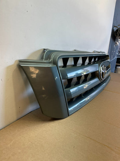 2004 to 2007 Toyota Highlander Front Upper Grille Grill With Emblem AG9839 DG2