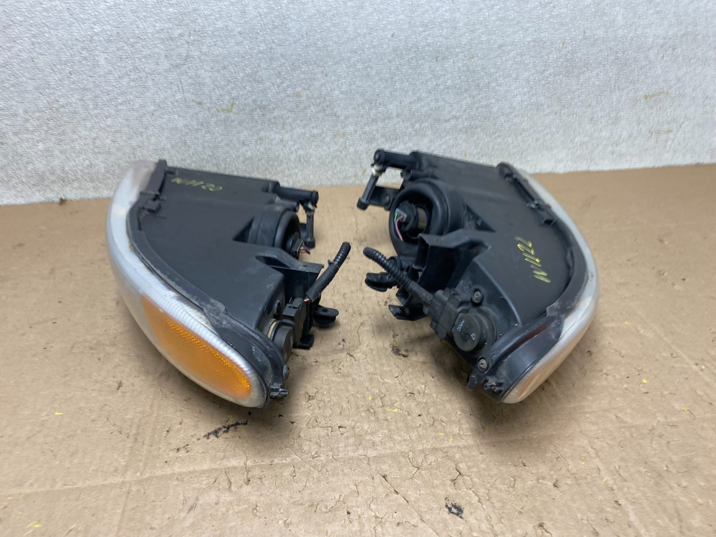 1996-2000 Chrysler Sebring Left+Right Side Halogen Headlights OEM W1122 DW9