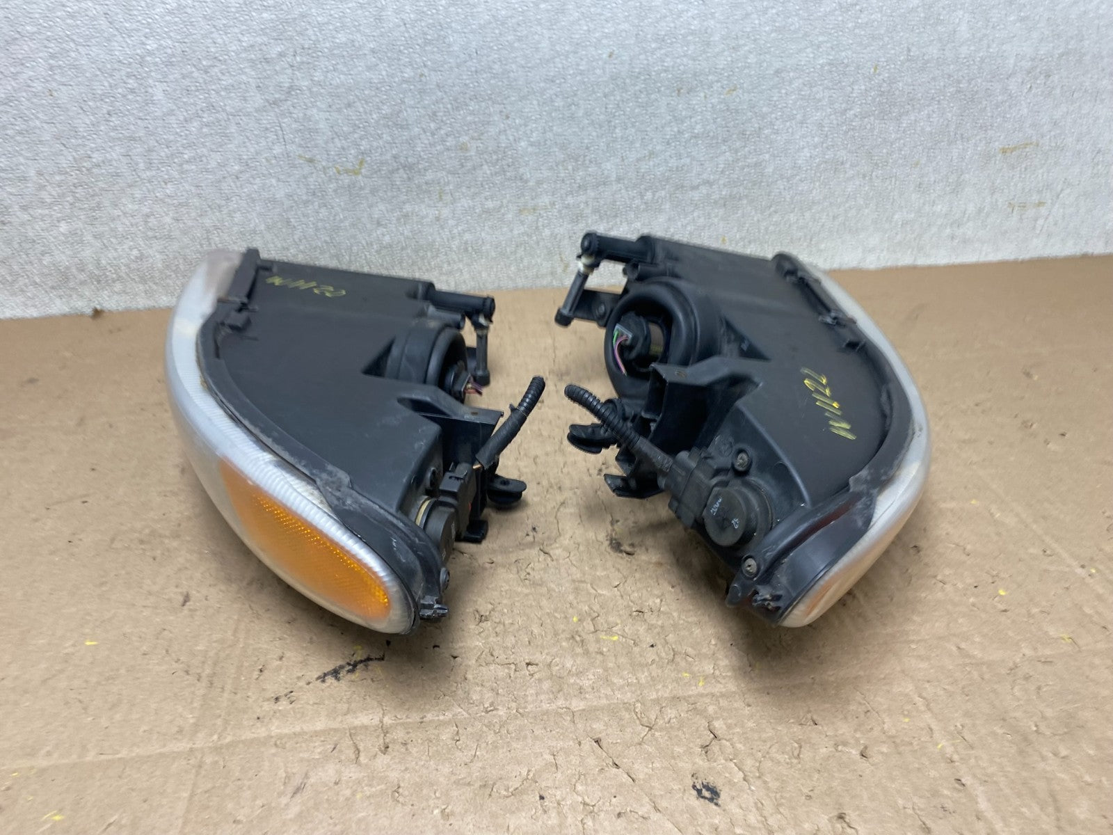 1996-2000 Chrysler Sebring Left+Right Side Halogen Headlights OEM W1122 DW9