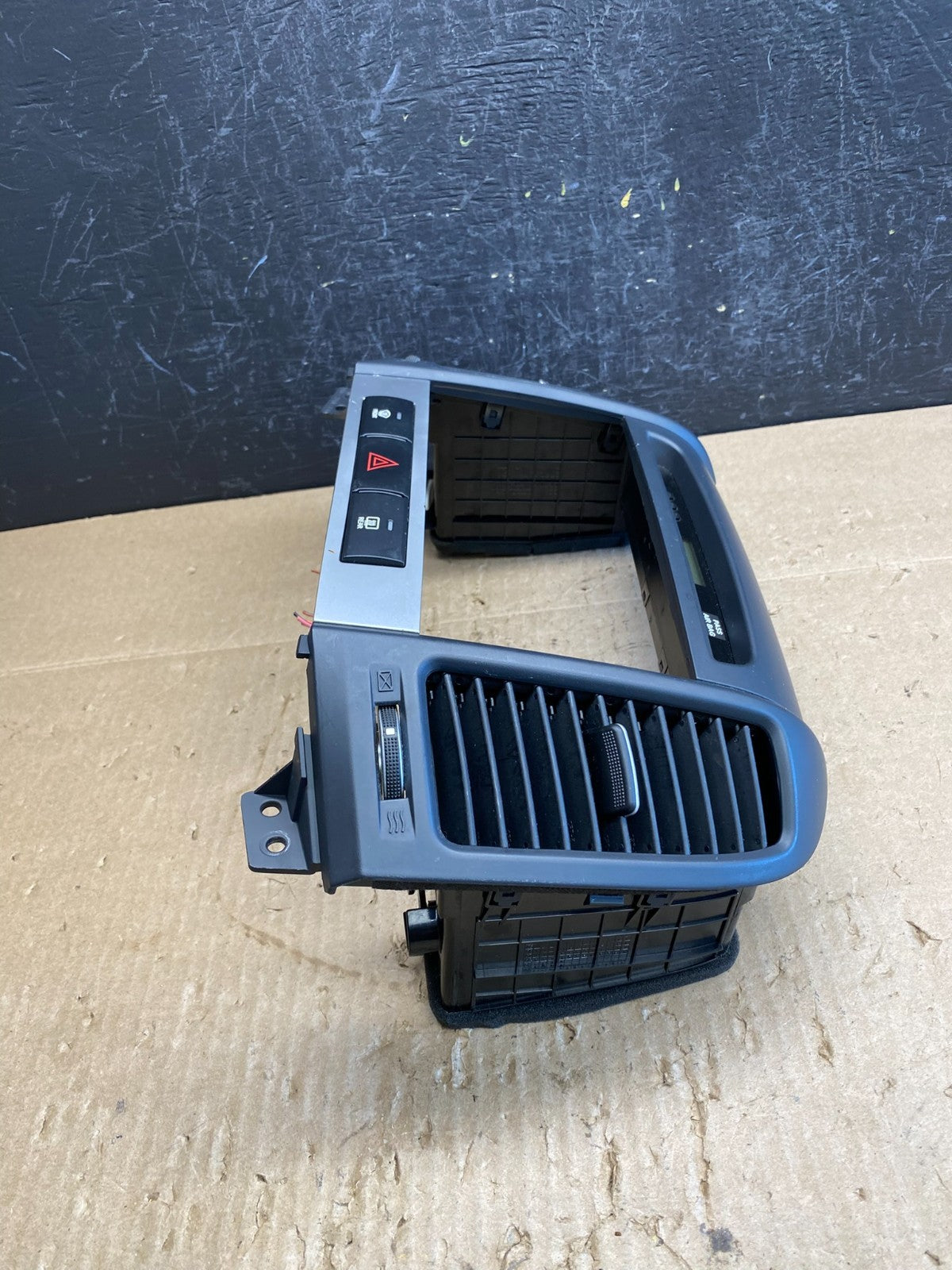 2007 to 2009 Hyundai Santa Fe Center Dashboard Radio Bezel Trim AC9083 DG2