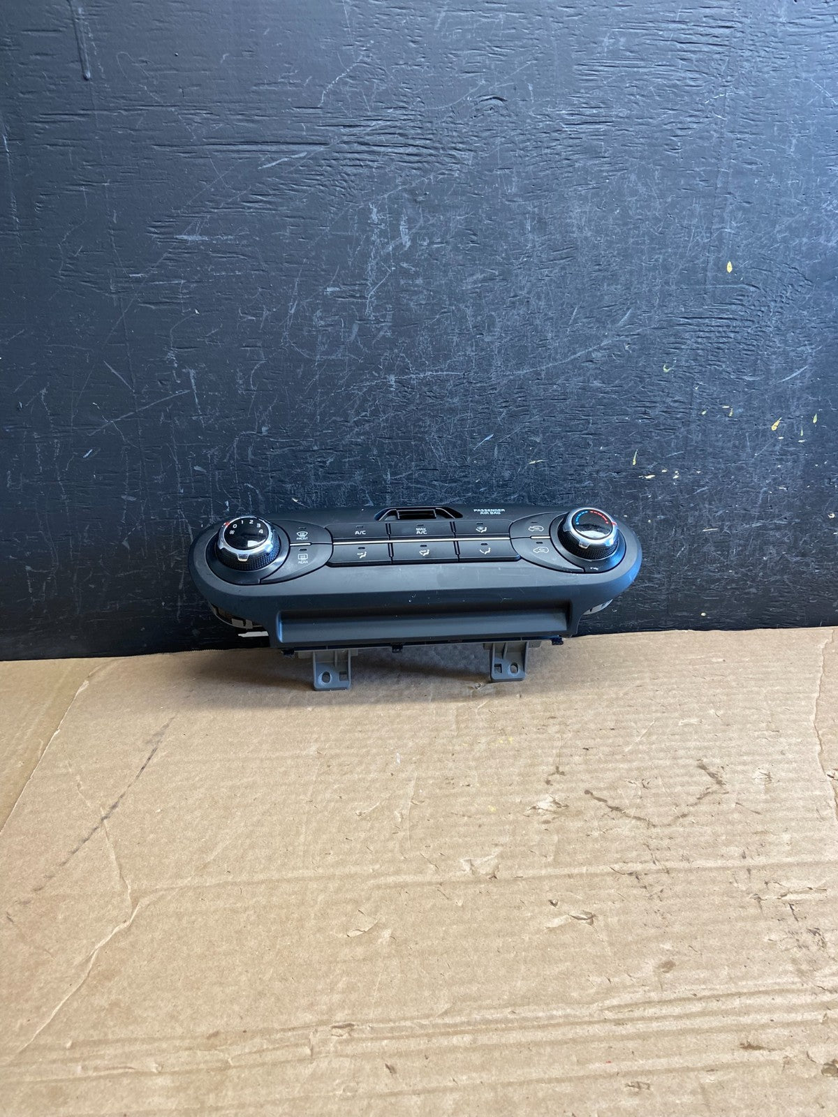 2016 to 2018 Kia Sorento Temperature AC Climate Control 97250-C5XXX AF2090 DW0