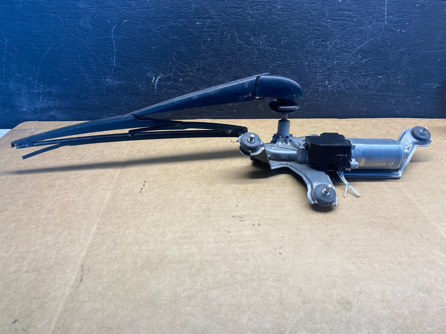 2013 to 2018 Toyota Rav4 Rear Wiper Windshield Motor AD7463 DG1