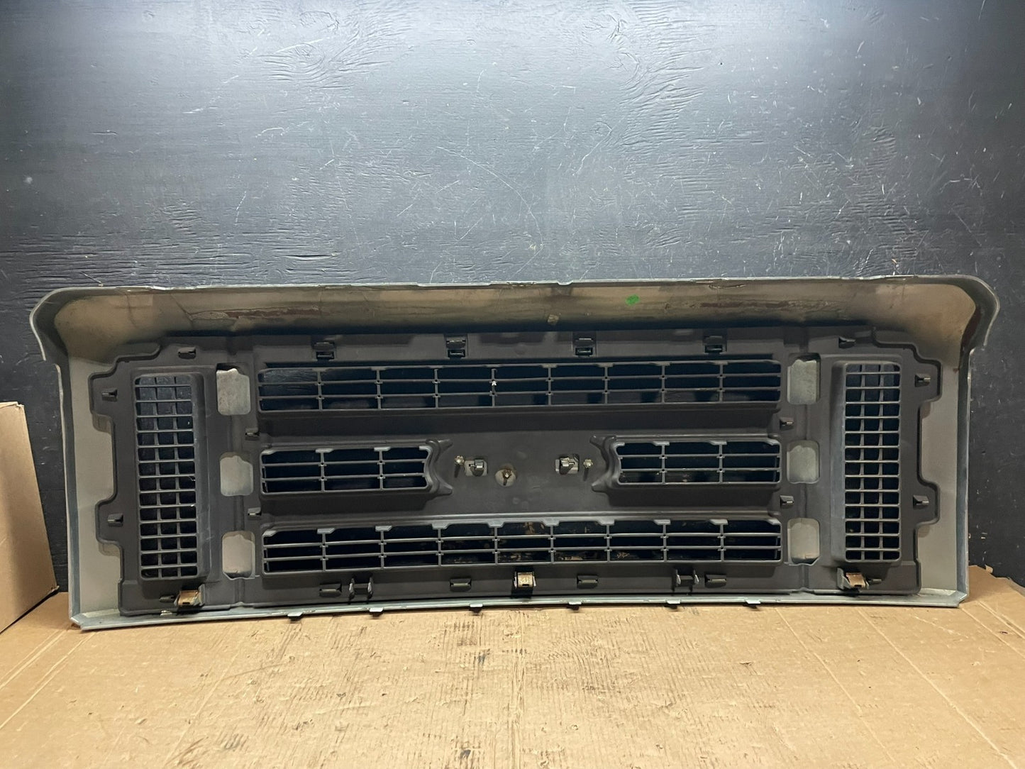 2008 to 2014 Ford Econoline E150 E250 Front Upper Chrome Grill Grille Z5821 DG7