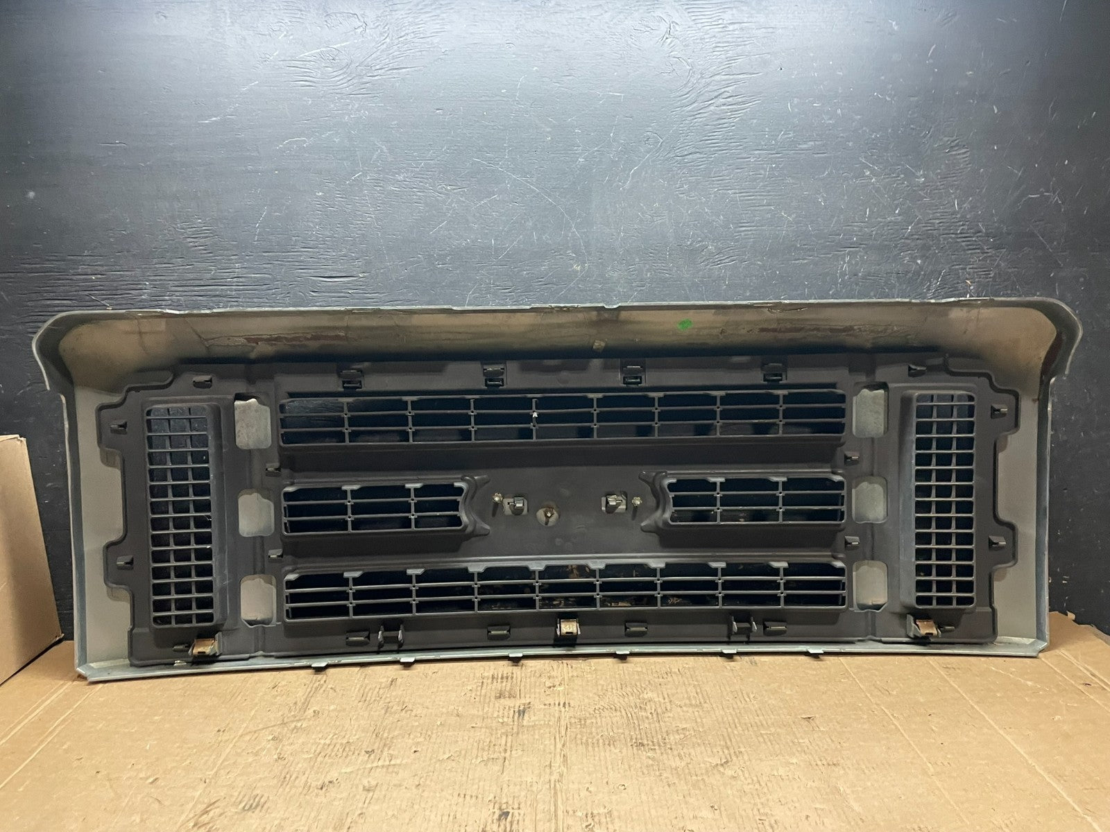 2008 to 2014 Ford Econoline E150 E250 Front Upper Chrome Grill Grille Z5821 DG7