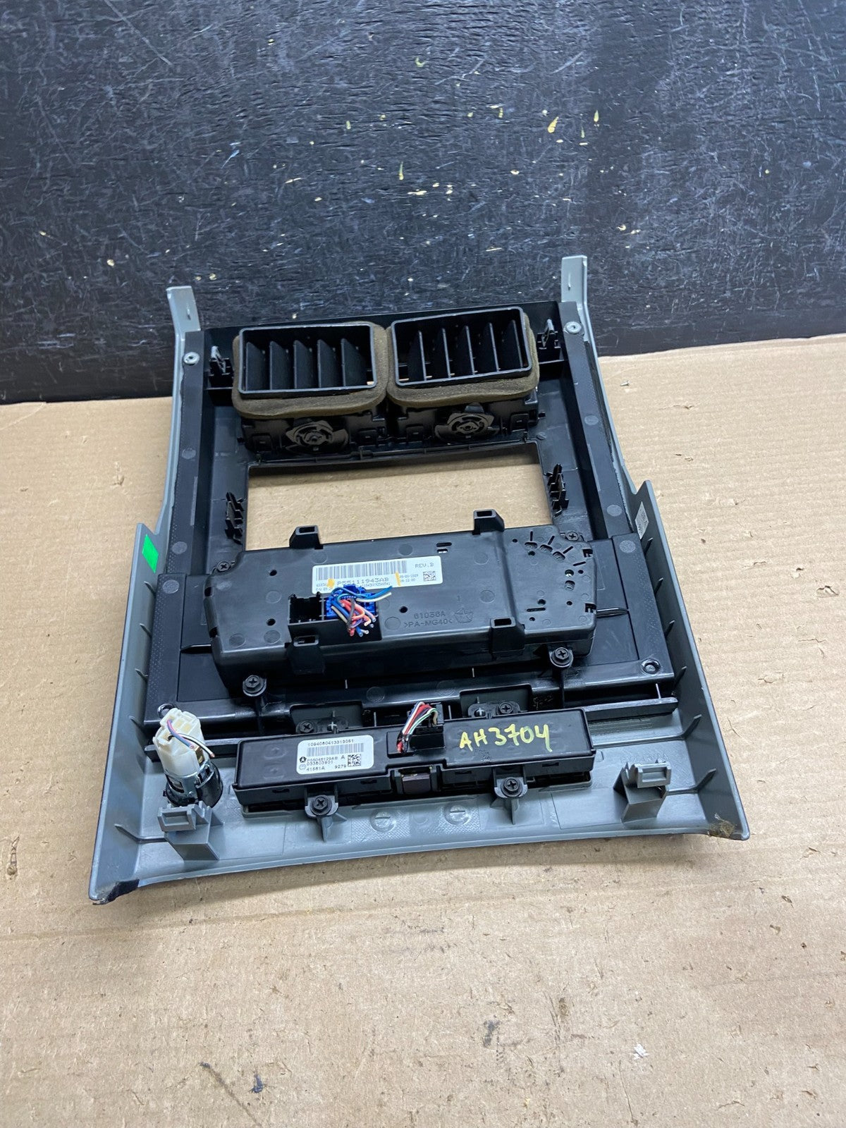2008 to 2012 Jeep Liberty Dash Climate Temperature Control Radio Bezel AH3704 DG5