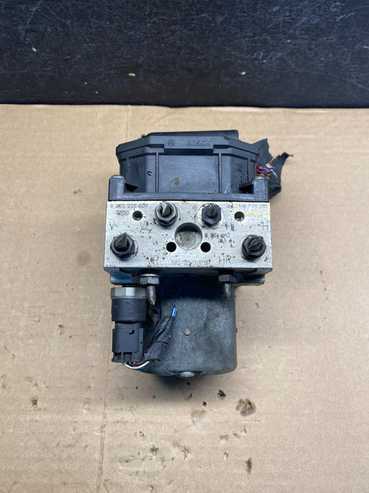 2012-2013 BMW 328i 325i F30 ABS Anti Lock Brake Pump 3451 6771231 AE9999 DG0