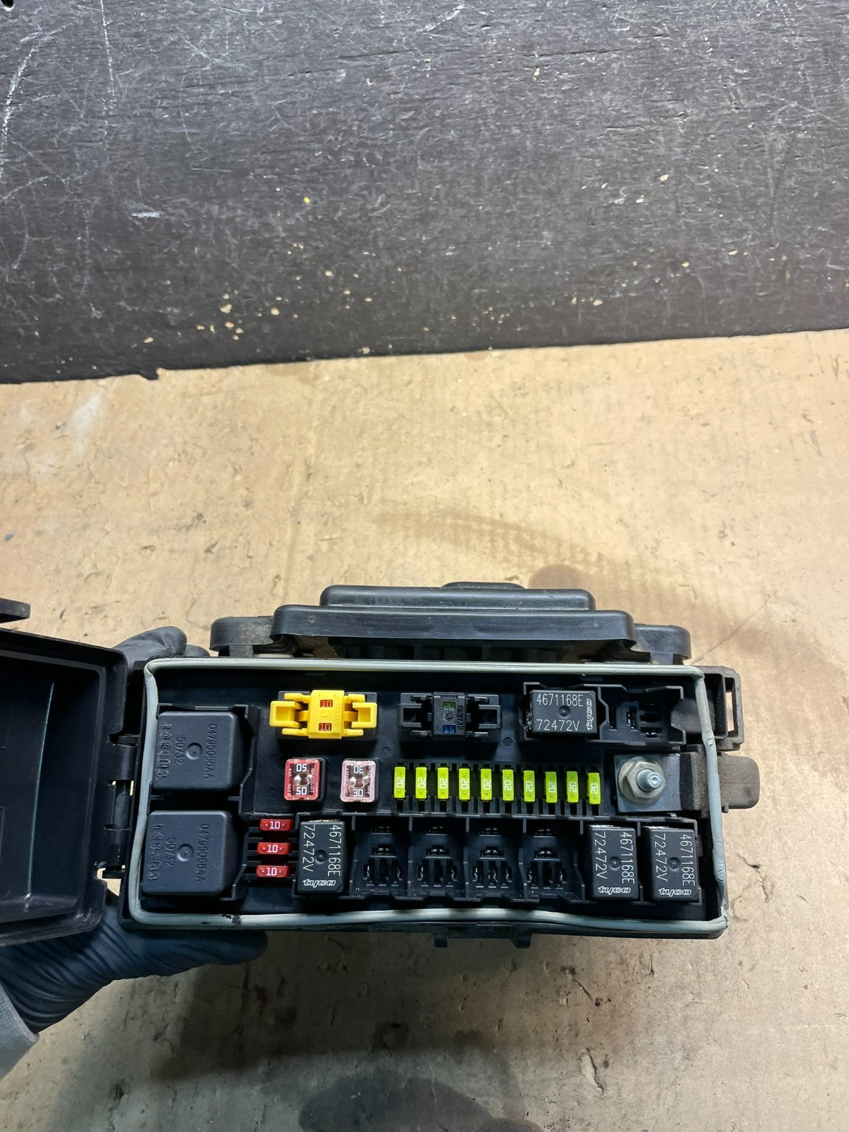 2005 Jeep Grand Cherokee Integrated Power Fuse Box Relay 04692071AB W7342 DG5