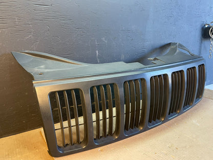 2005 2006 2007 Jeep Grand Cherokee Front Upper Grill Grille AB78772