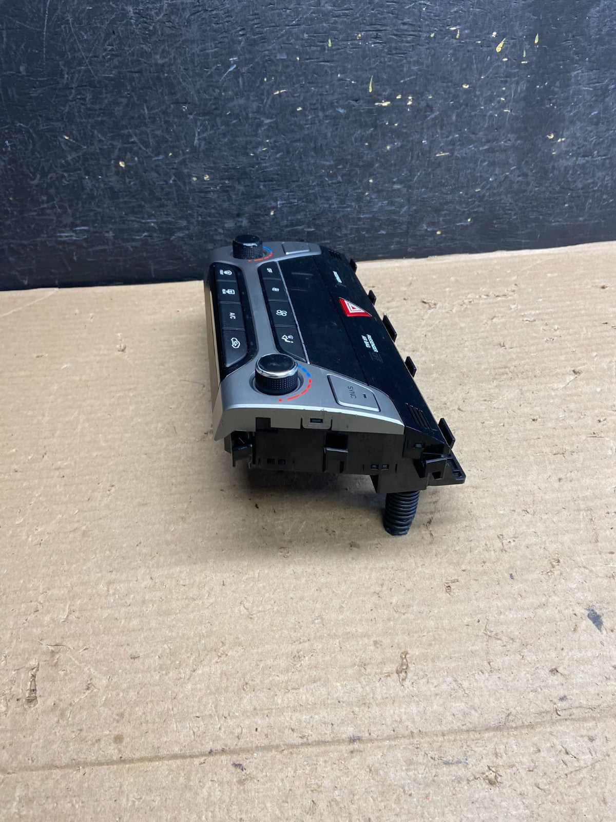 2017 to 2018 Hyundai Elantra Center Heater A/C Climate Control Panel AH5463 DG2