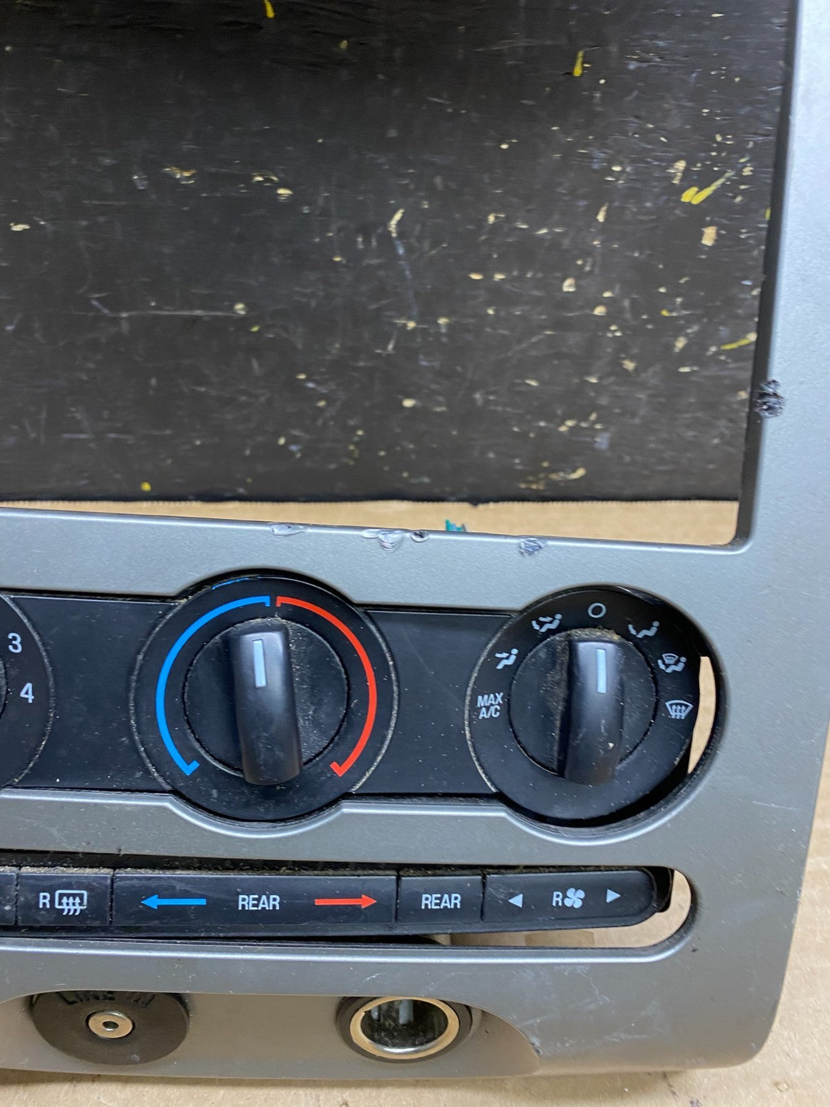2007 to 2014 Ford Expedition Temperature Climate Control w/ Radio Bezel W6627 DG3