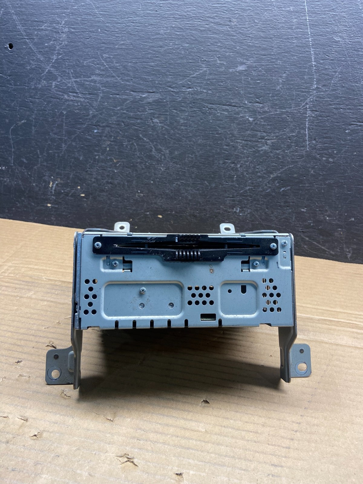 2013 2014 2015 Ford Taurus Radio Stereo CD Player Receiver AM FM Audio ae2547 DG0