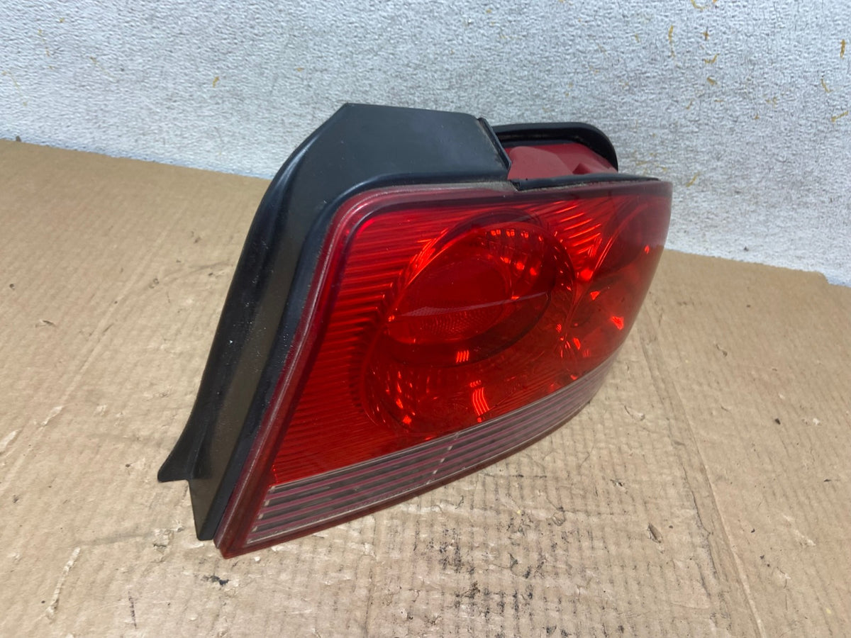 2002 - 2005 Hyundai Sonata Right Passenger RH Side Tail Light AI6846 LK2