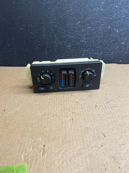 2003 to 2006 Chevrolet Silverado HVAC Heater Climate Control Module AE4450 DG0