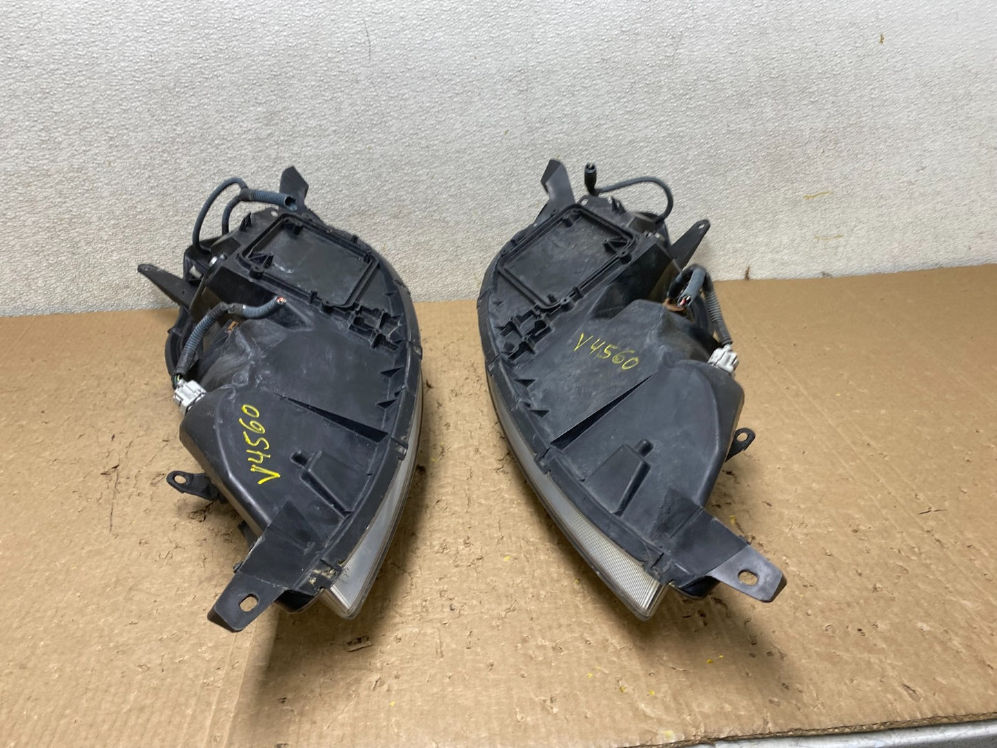 2006 to 2010 Toyota Sienna Left+Right Side Set Headlights Halogen V4560 DW14