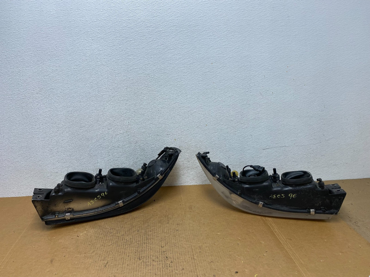 1997 to 1999 Buick Lesabre Left+Right Halogen Headlights AE0596 DW5
