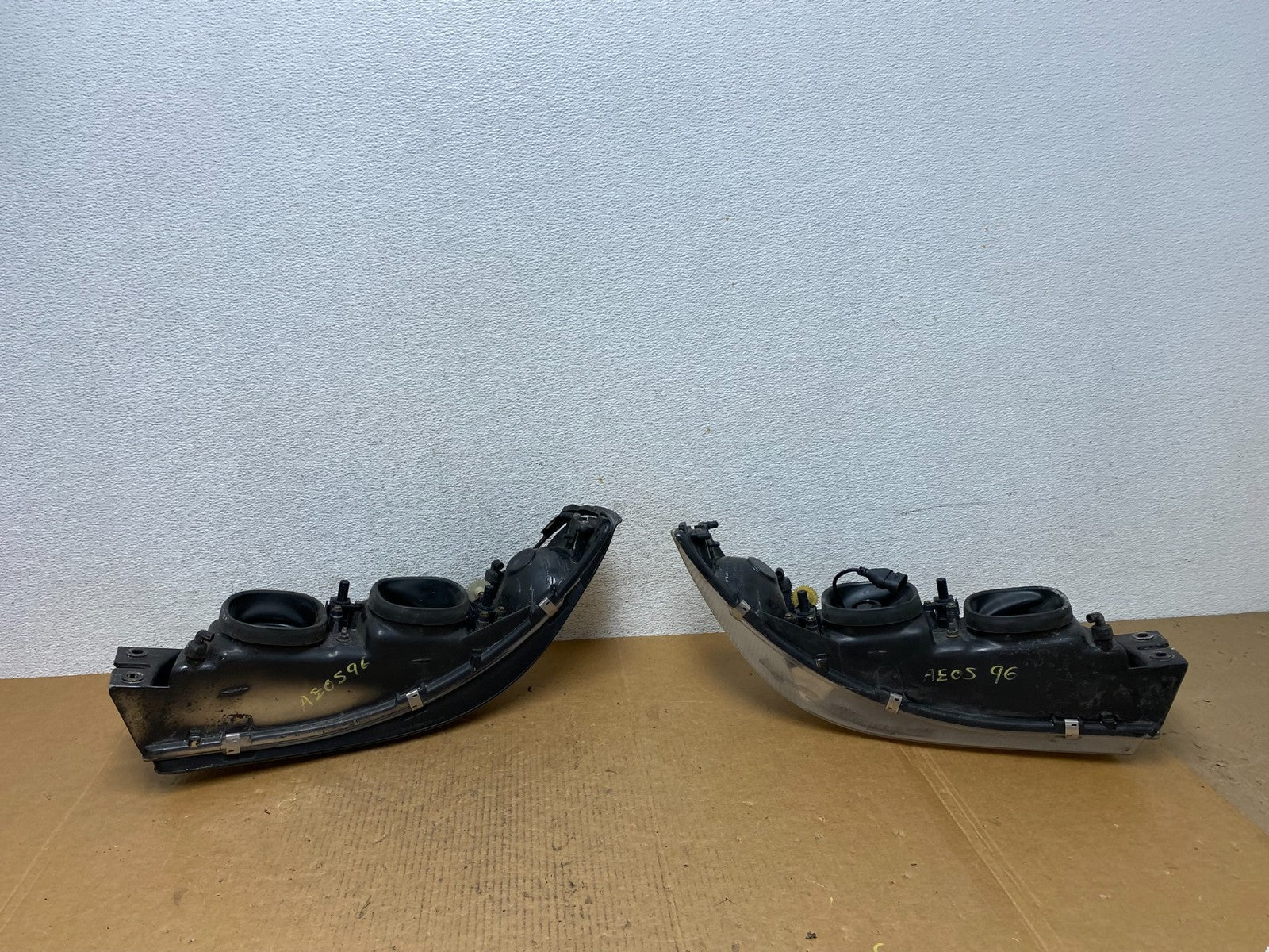 1997 to 1999 Buick Lesabre Left+Right Halogen Headlights AE0596 DW5