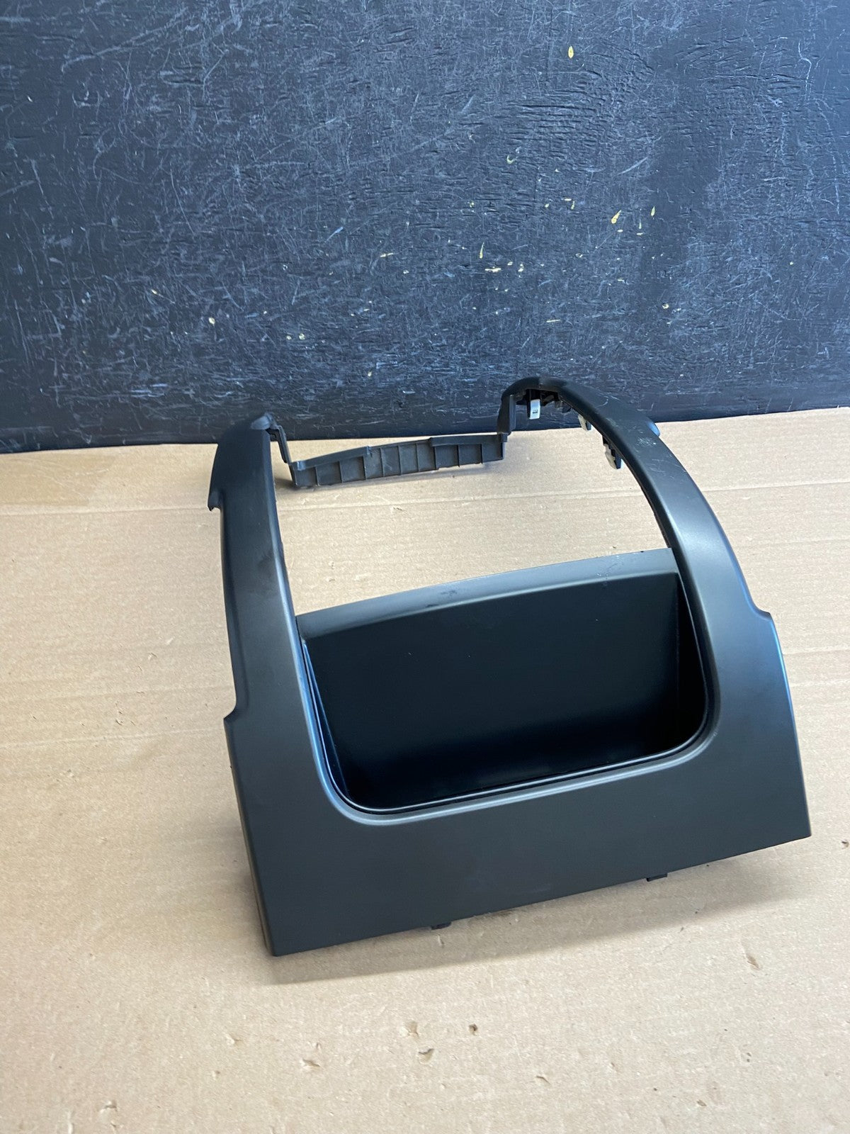 2011 to 2013 Kia Sorento Center Radio Climate Control Clock Trim AG5074 DG2