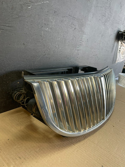1998 to 2002 Lincoln Town Car Front Upper Grille Grill Chrome W/Emblem ae3545 DG2