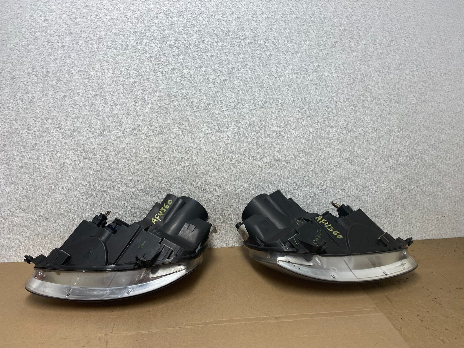 2005 to 2010 Volkswagen Jetta Left+Right Side Headlights Halogen AF4360 DW6