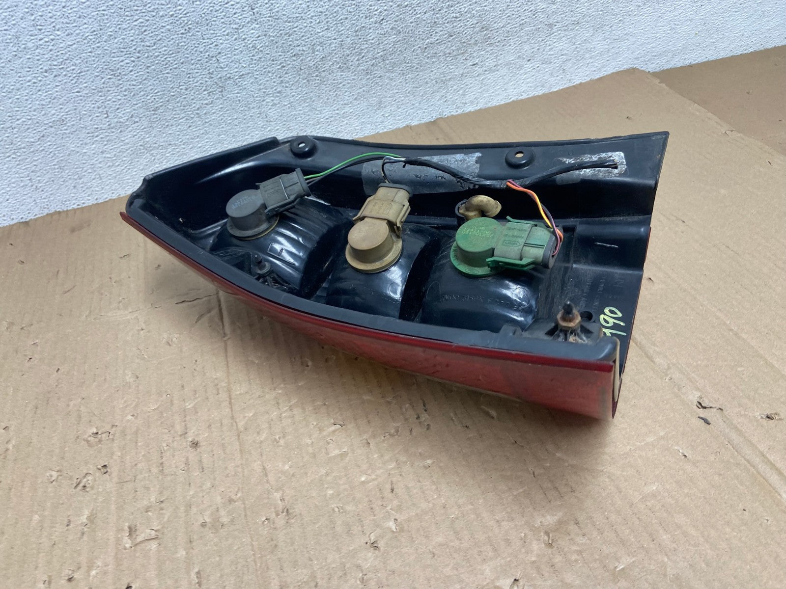 2001 2002 2003 2004 Mazda Tribute Right Passenger Rh Tail Light AE8990 LK7