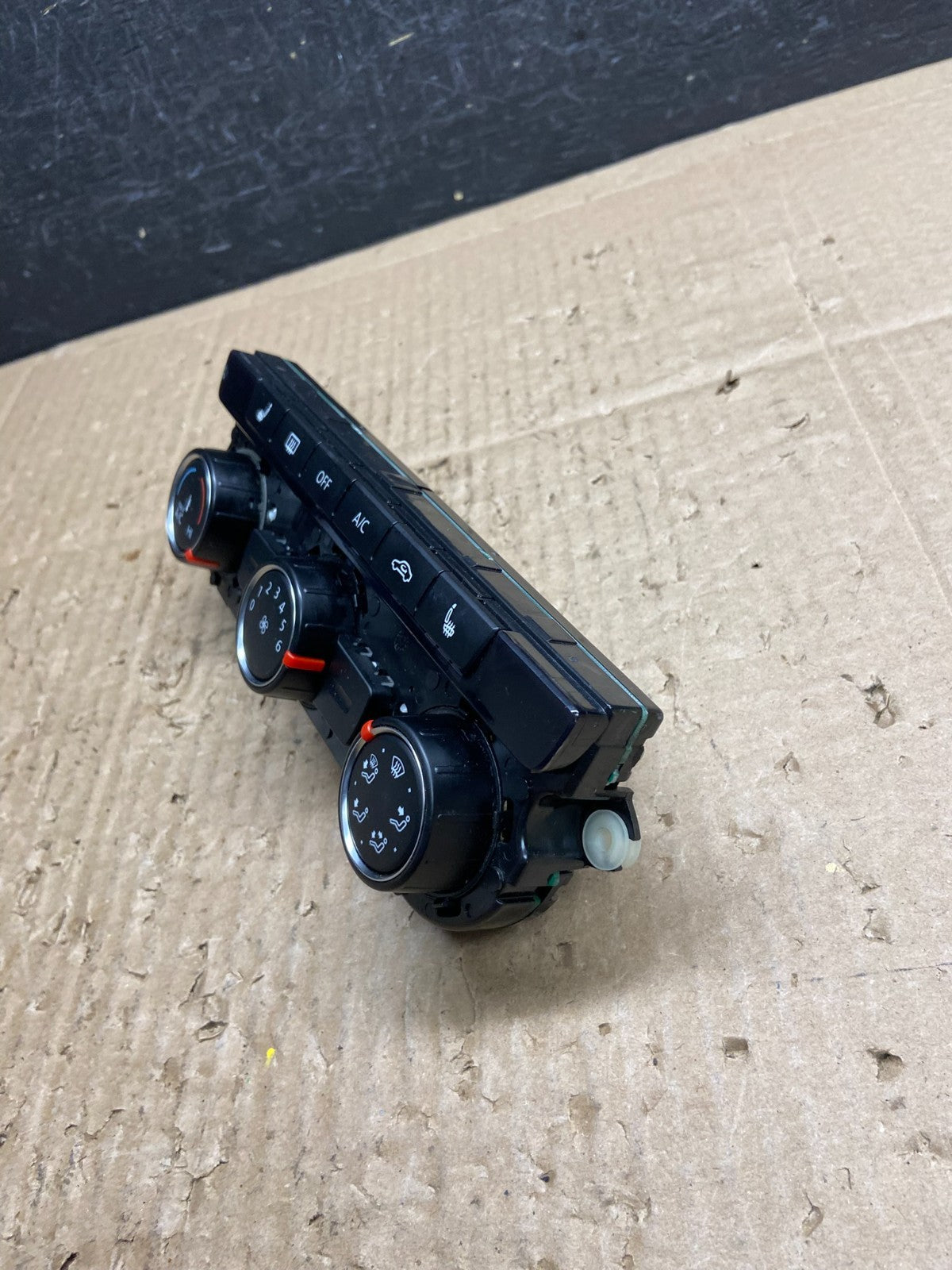 2013-2015 Volkswagen Tiguan Front Center Console Climate Control AD1962 DG2